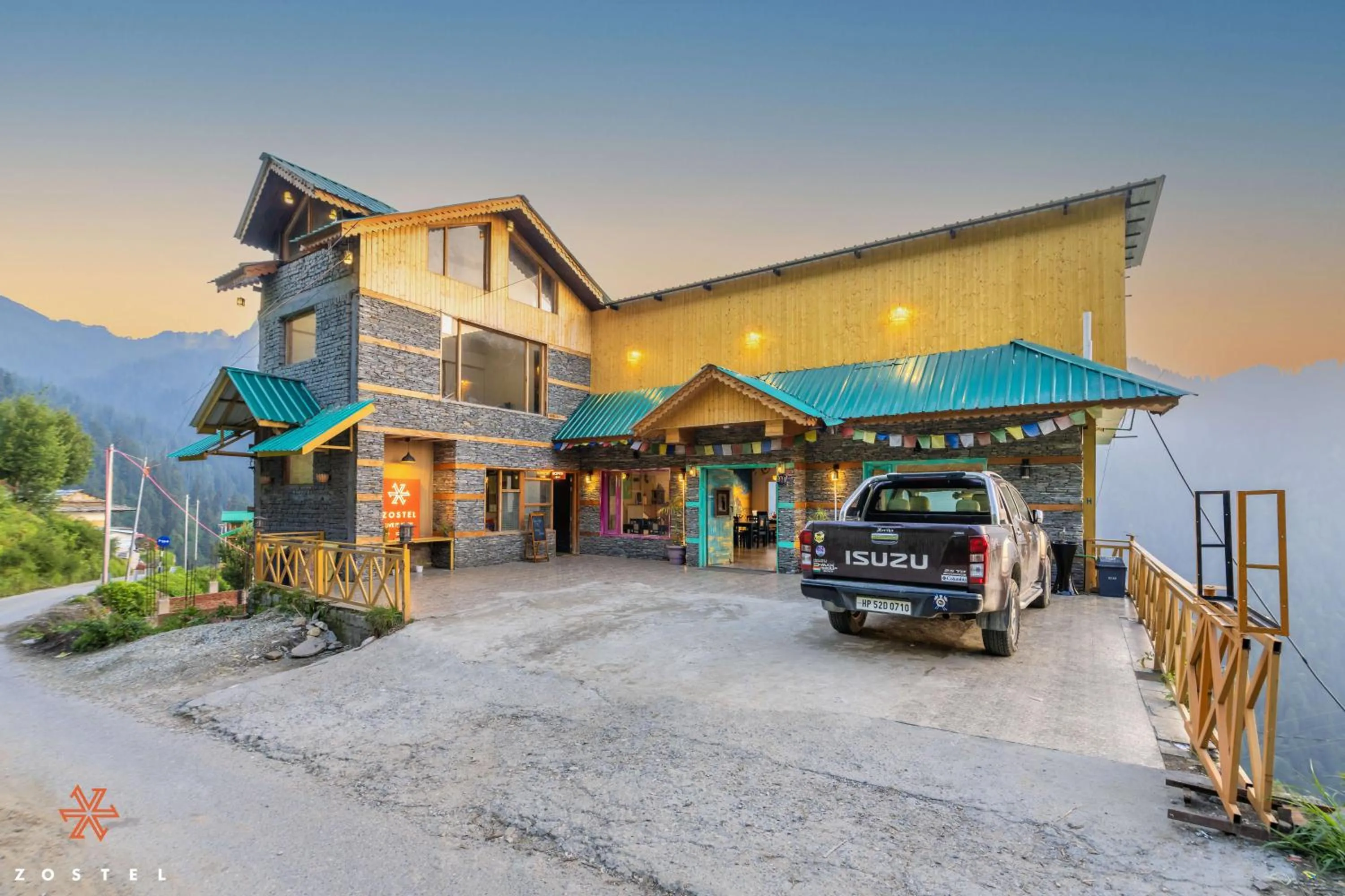 Property building in Zostel Shoja, Jibhi