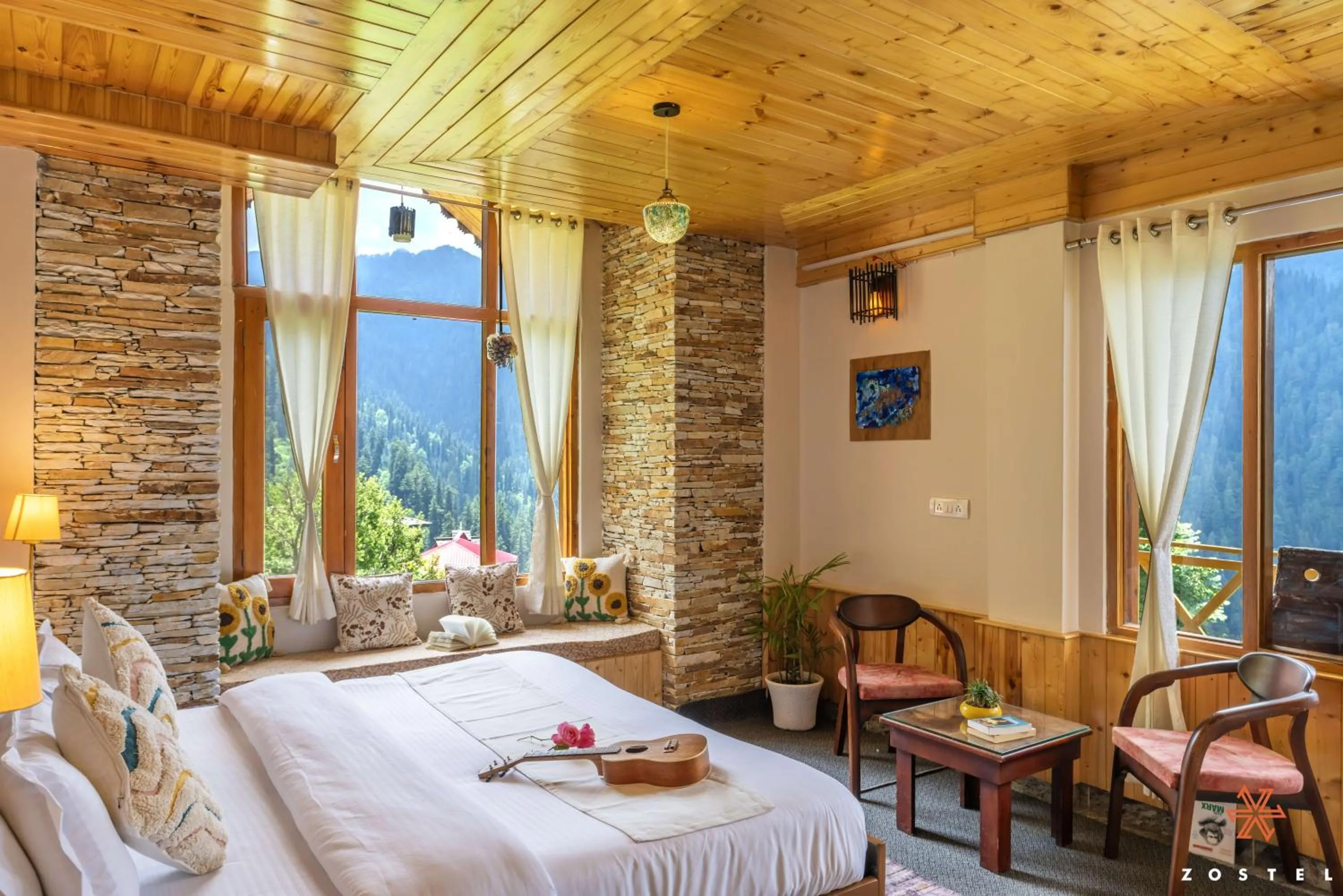 Bed in Zostel Shoja, Jibhi