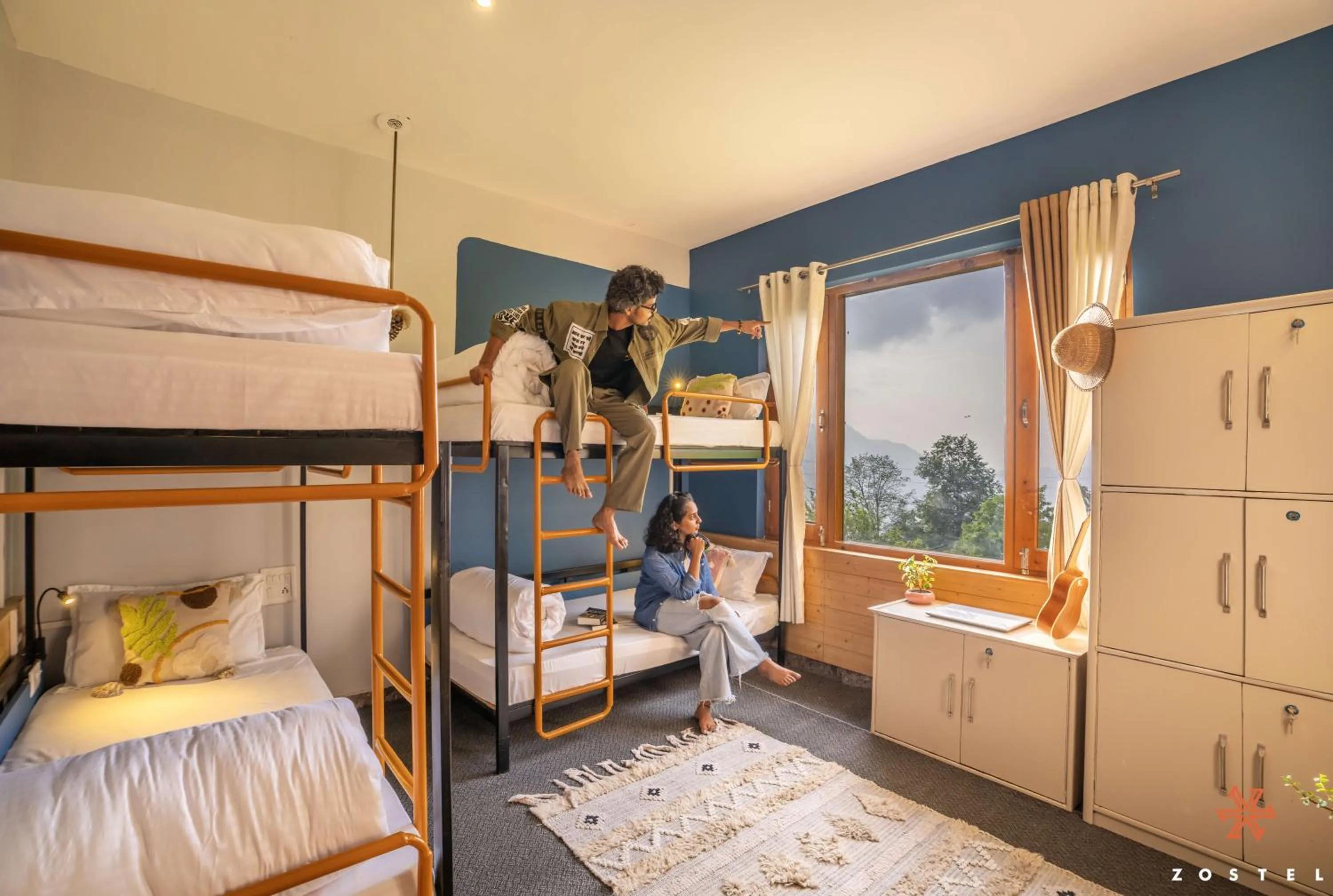 Bed in Zostel Shoja, Jibhi