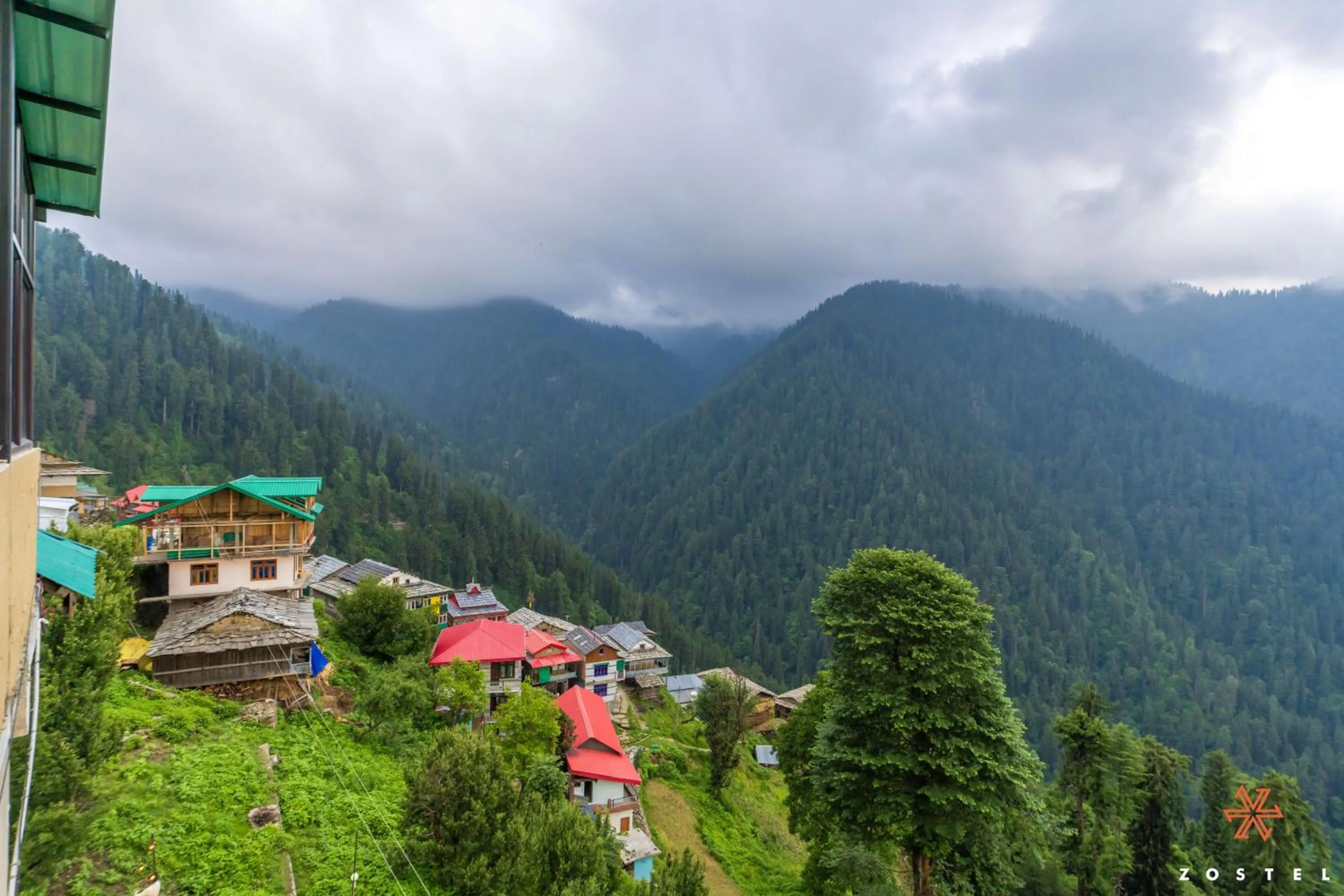 Property building in Zostel Shoja, Jibhi