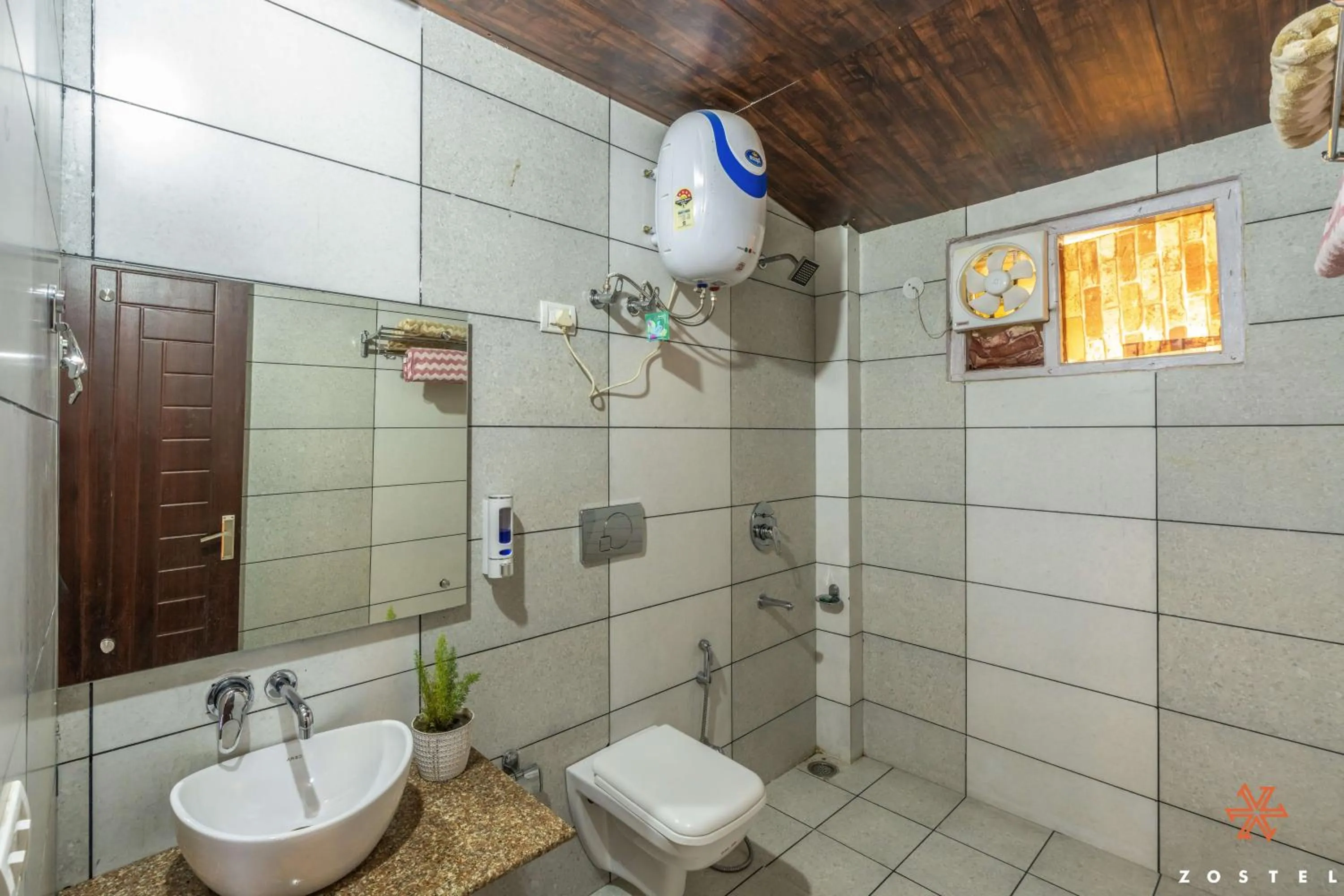 Shower in Zostel Shoja, Jibhi