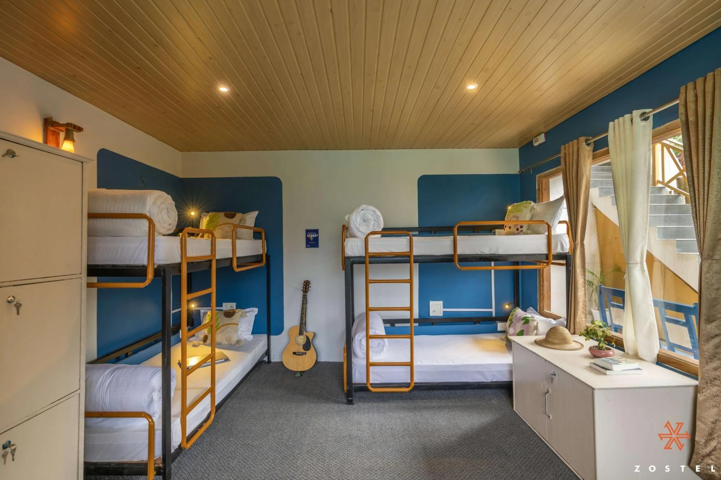 Bed in Zostel Shoja, Jibhi