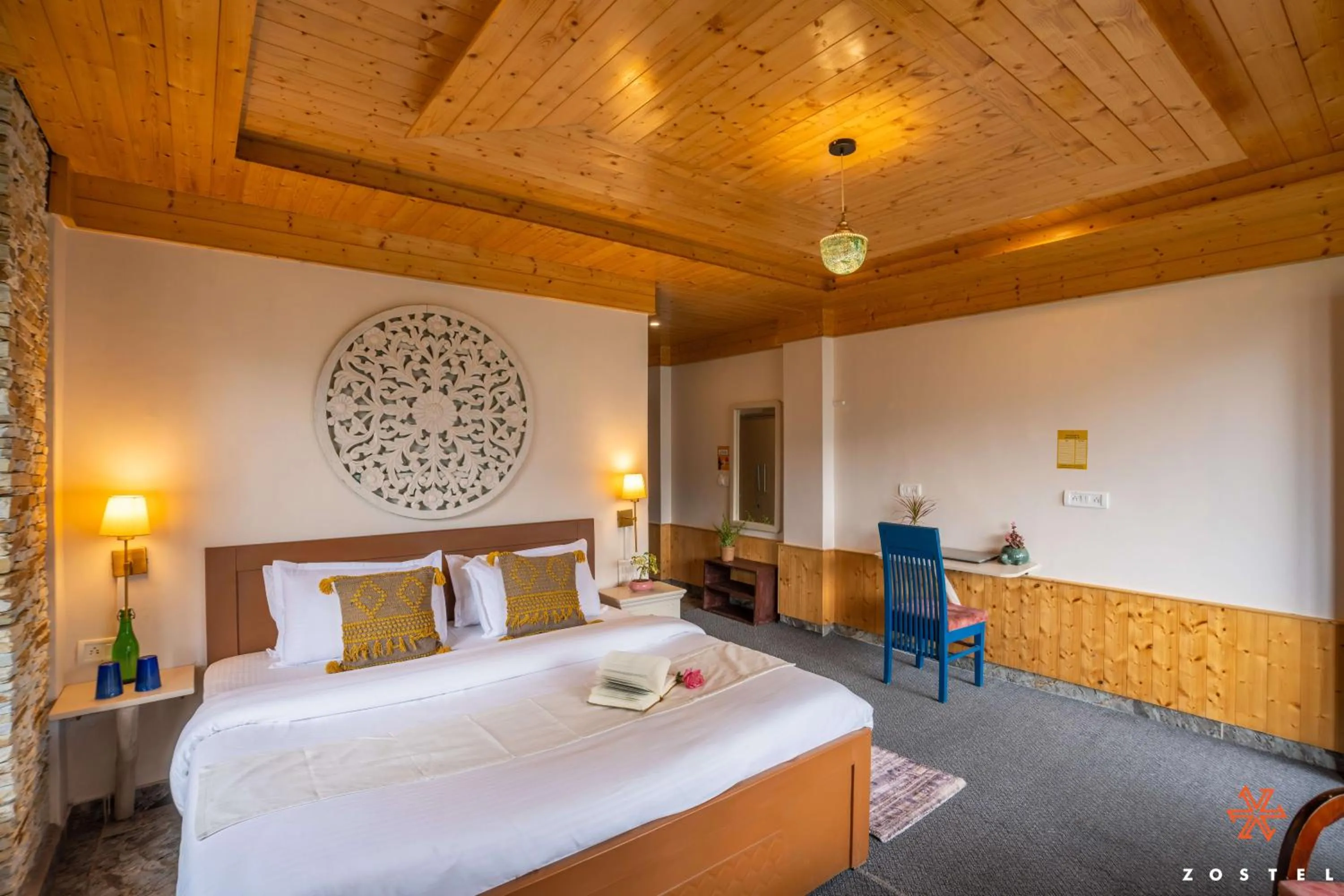 Bed in Zostel Shoja, Jibhi