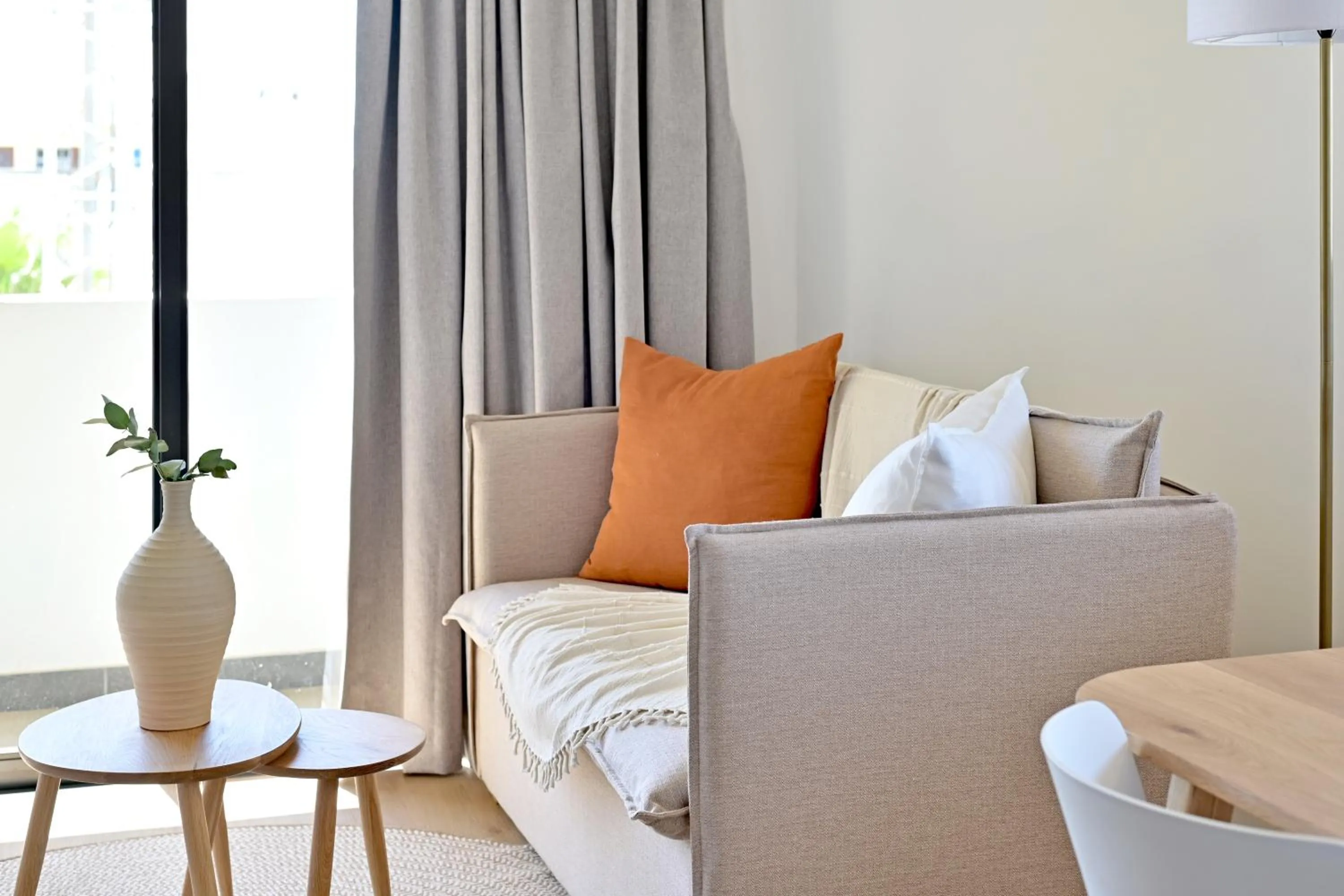 Living room in EIGHTY2 ON M - Fluent Serviced Apartments