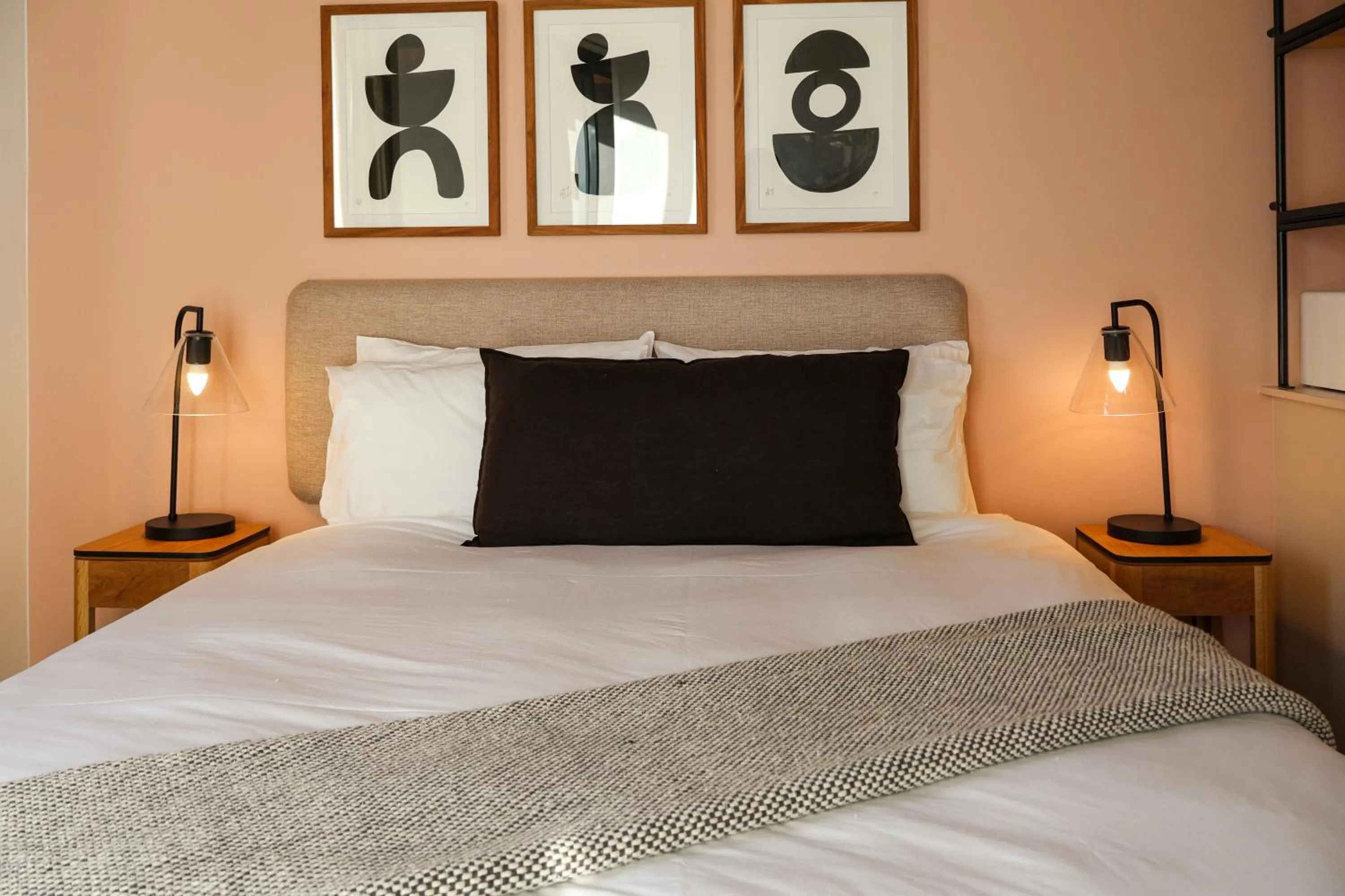 Bed in EIGHTY2 ON M - Fluent Serviced Apartments