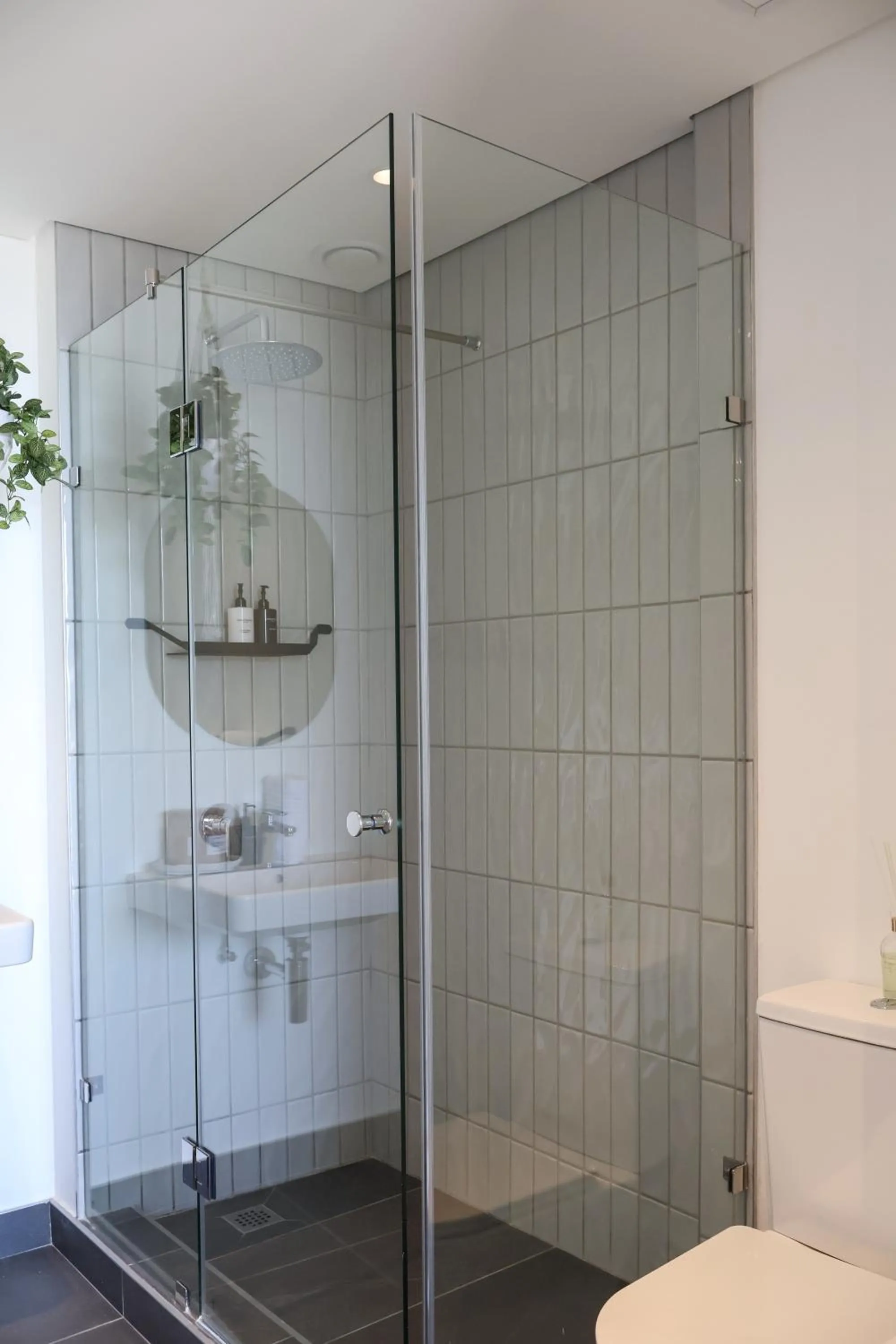 Shower in EIGHTY2 ON M - Fluent Serviced Apartments