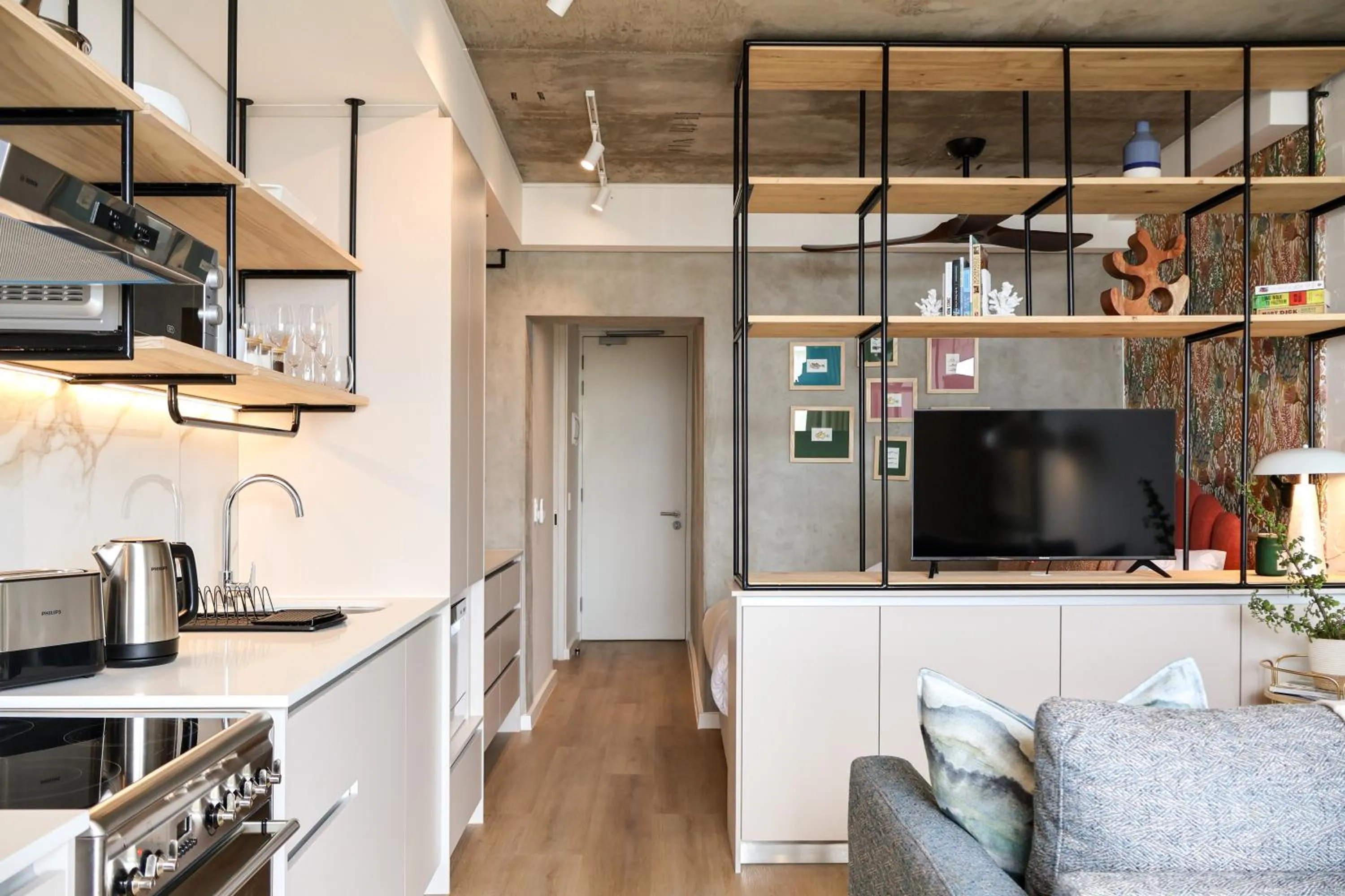 TV and multimedia in EIGHTY2 ON M - Fluent Serviced Apartments