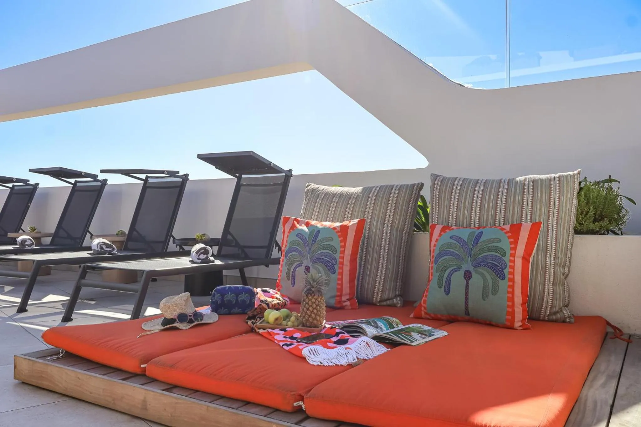 sunbed in EIGHTY2 ON M - Fluent Serviced Apartments