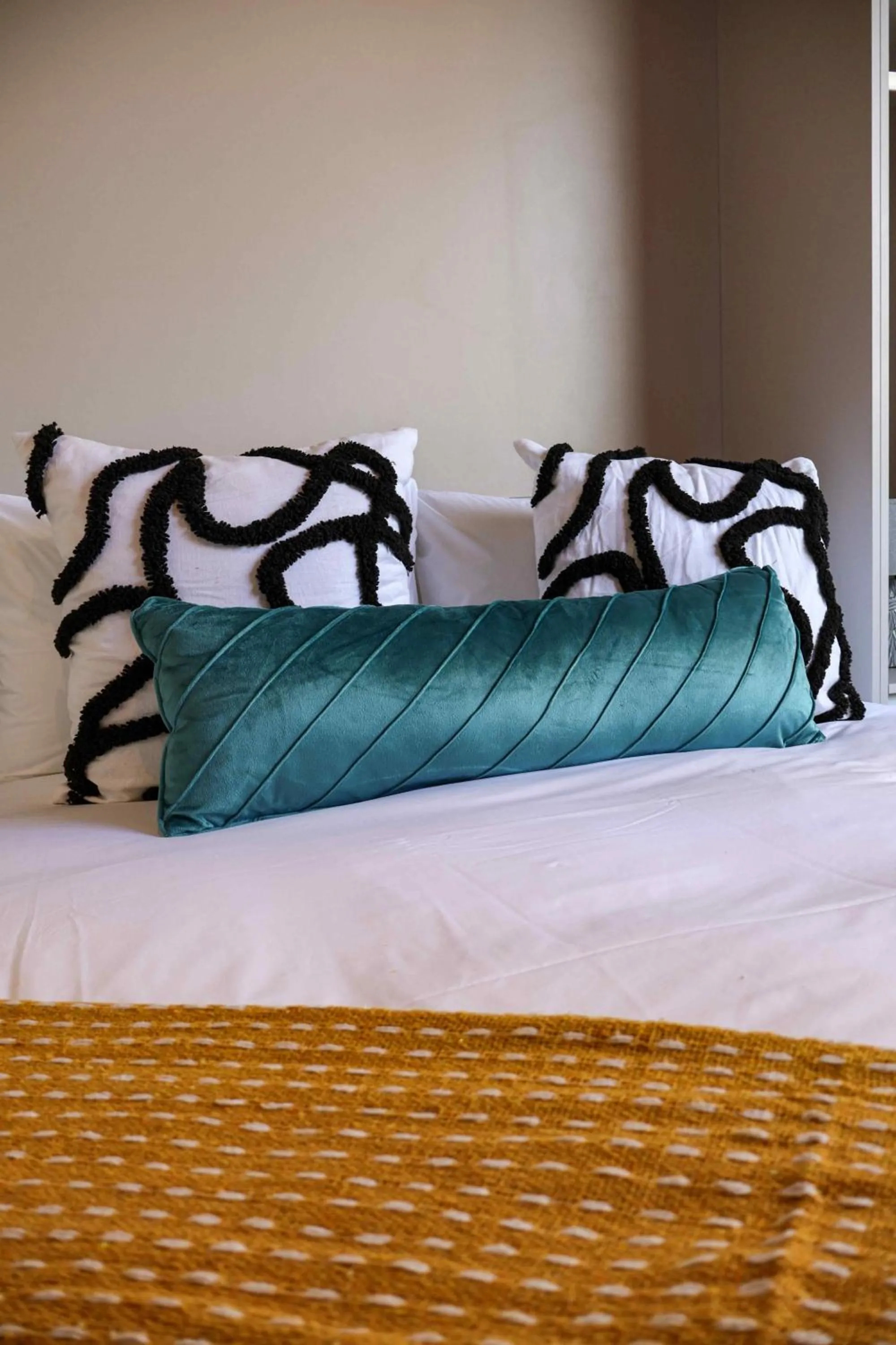 Bed in EIGHTY2 ON M - Fluent Serviced Apartments