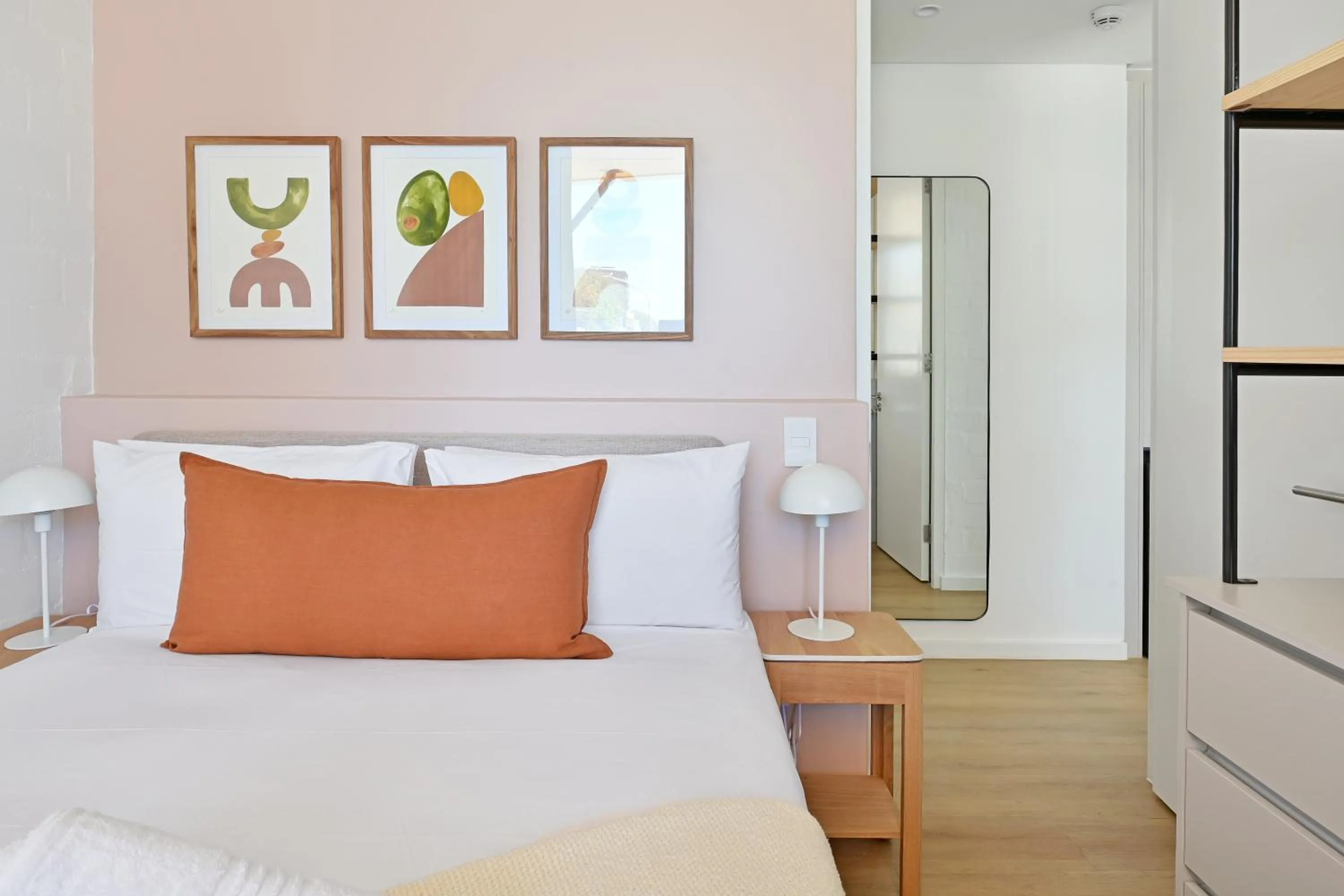 Bed in EIGHTY2 ON M - Fluent Serviced Apartments