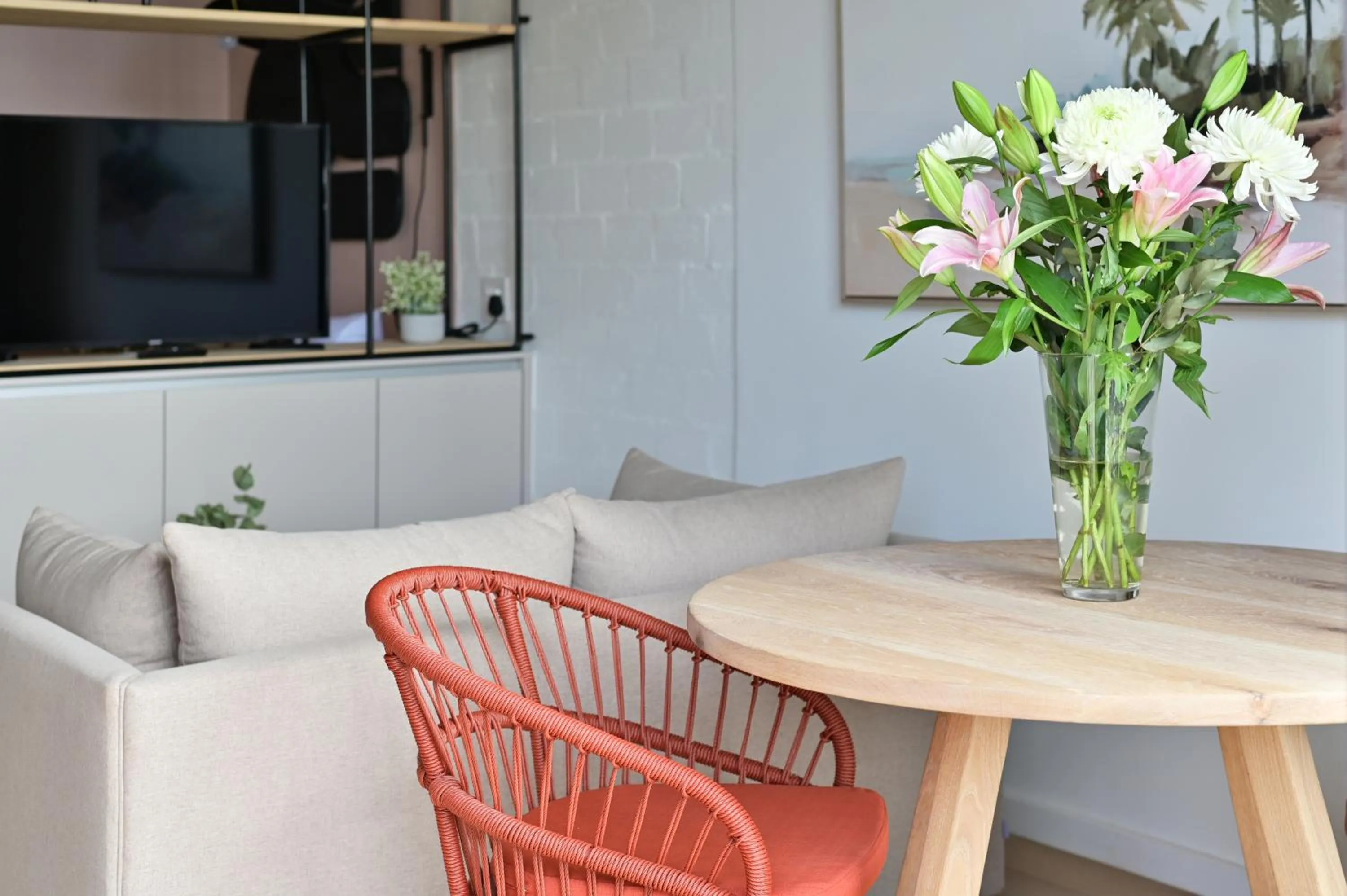 TV and multimedia in EIGHTY2 ON M - Fluent Serviced Apartments