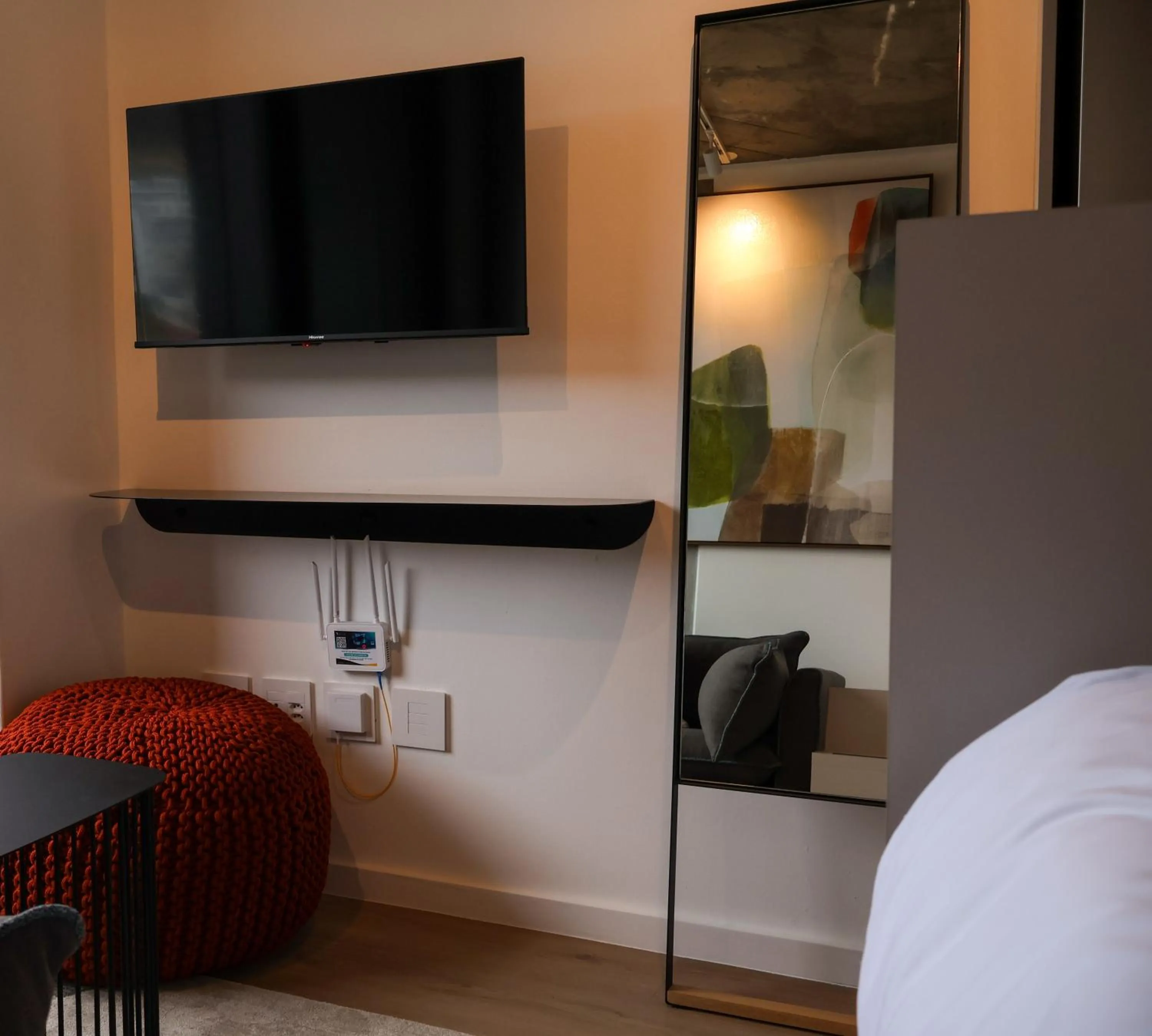 TV and multimedia, Bed in EIGHTY2 ON M - Fluent Serviced Apartments