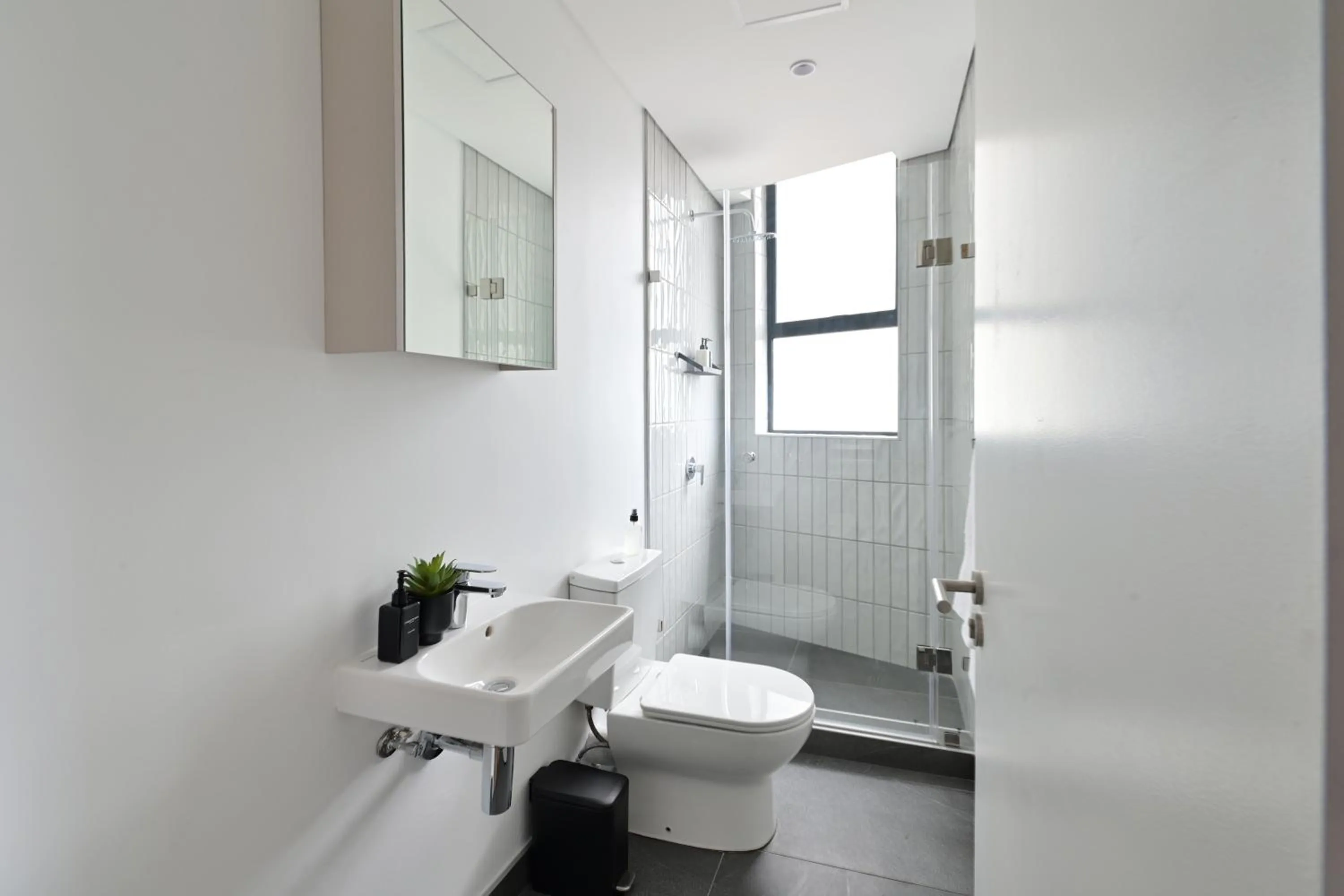 Shower in EIGHTY2 ON M - Fluent Serviced Apartments