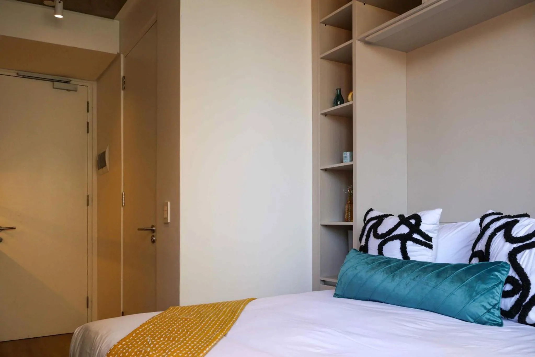 Bed in EIGHTY2 ON M - Fluent Serviced Apartments