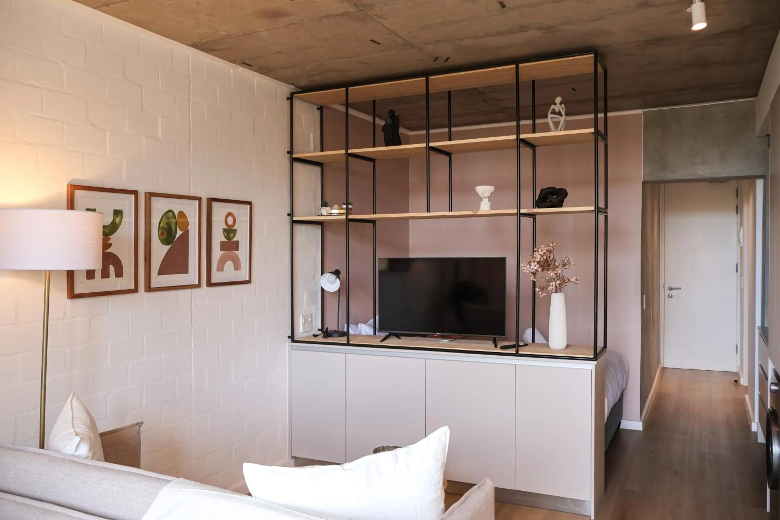 TV and multimedia in EIGHTY2 ON M - Fluent Serviced Apartments