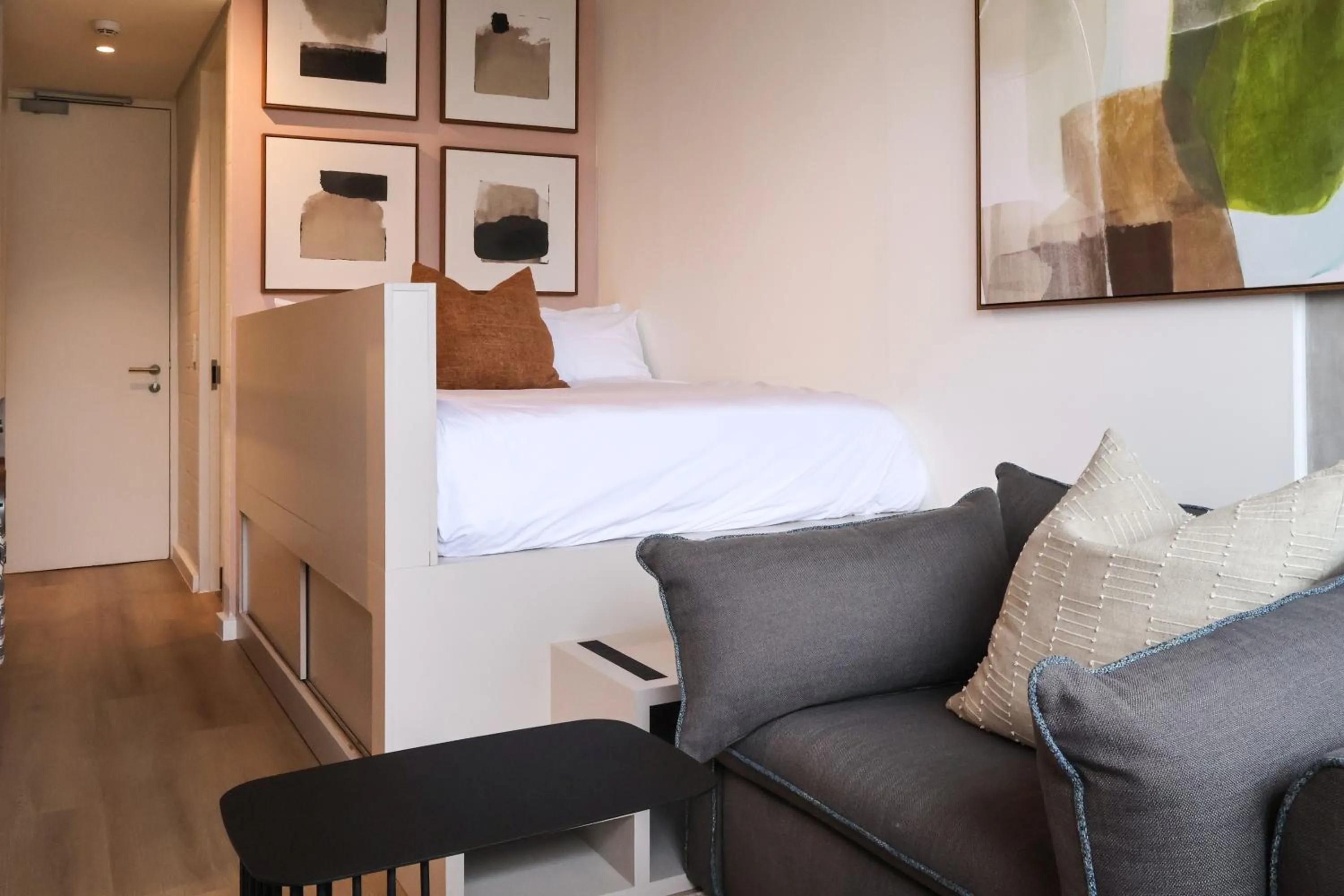 Bed in EIGHTY2 ON M - Fluent Serviced Apartments