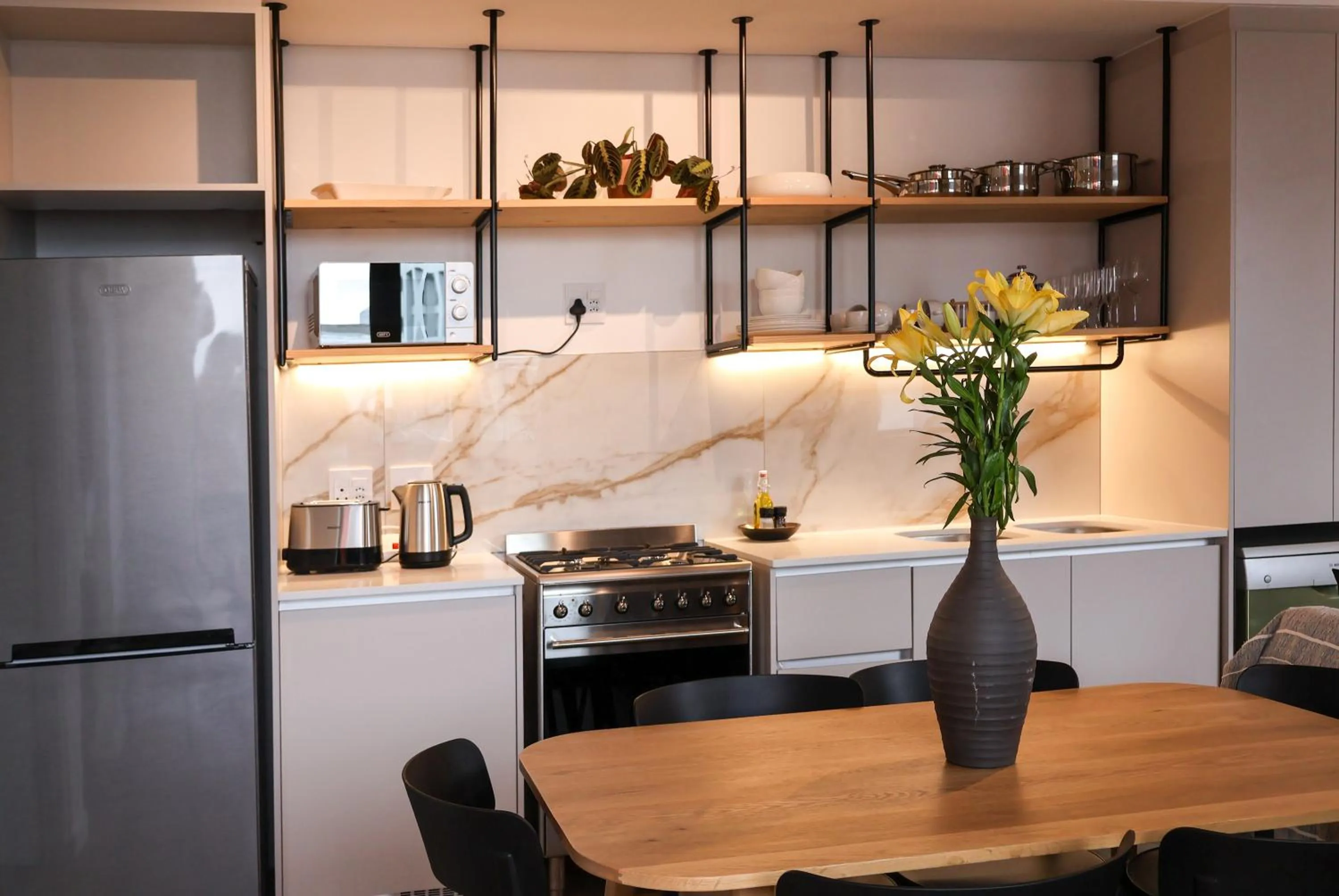 Kitchen or kitchenette in EIGHTY2 ON M - Fluent Serviced Apartments