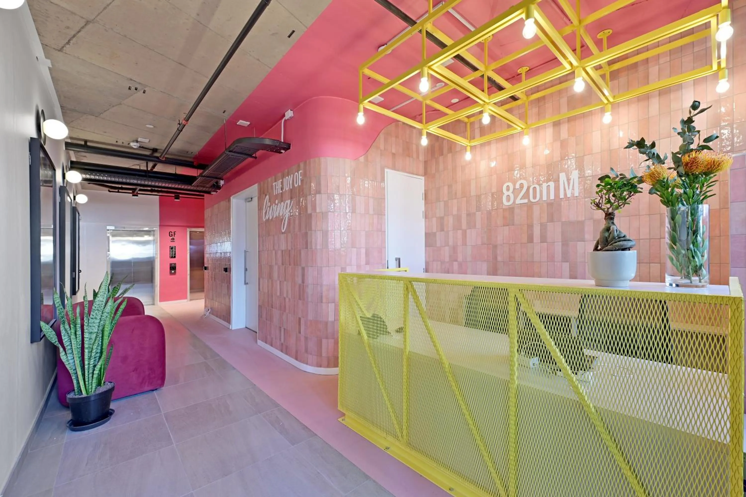 Lobby or reception in EIGHTY2 ON M - Fluent Serviced Apartments