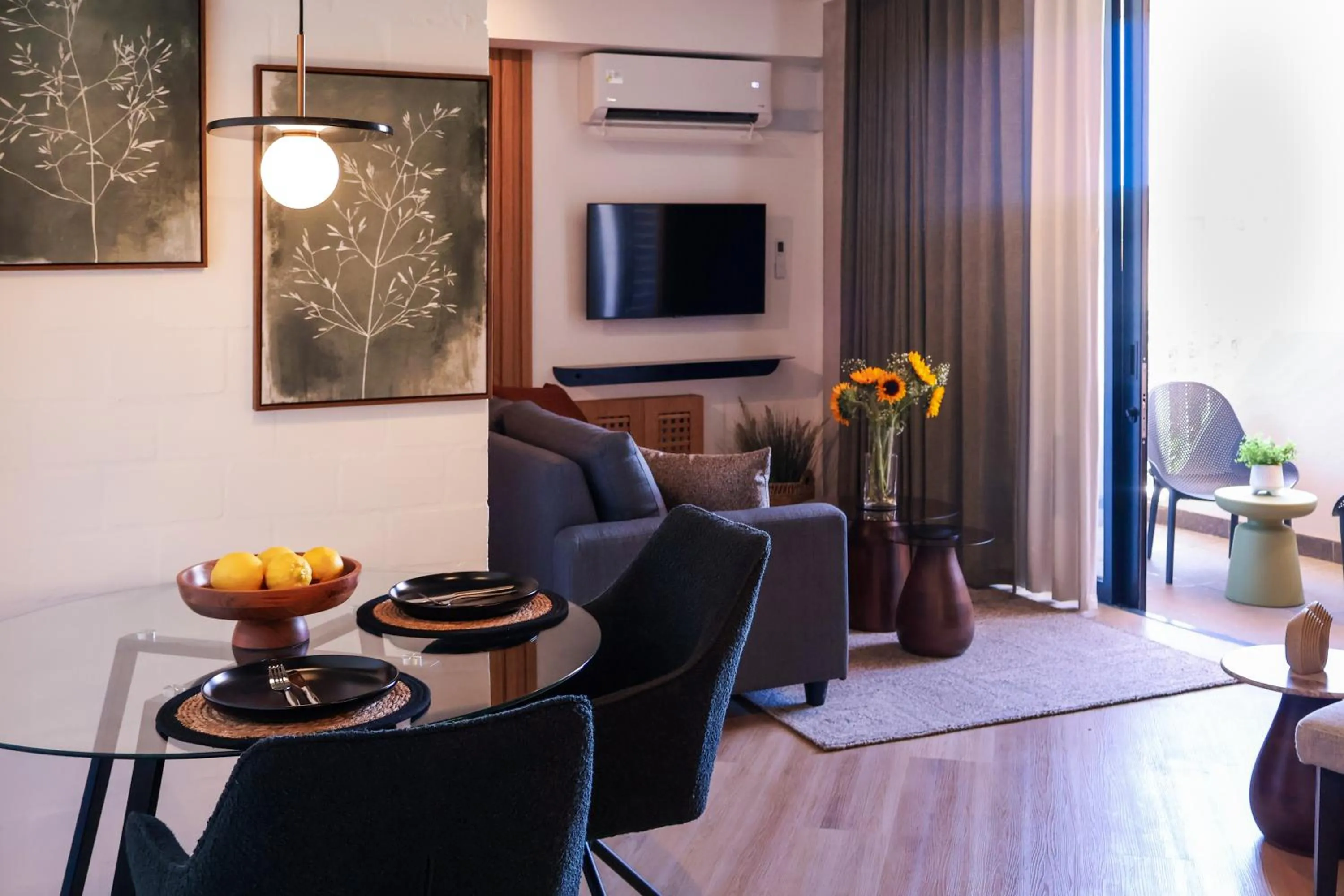 TV and multimedia in EIGHTY2 ON M - Fluent Serviced Apartments