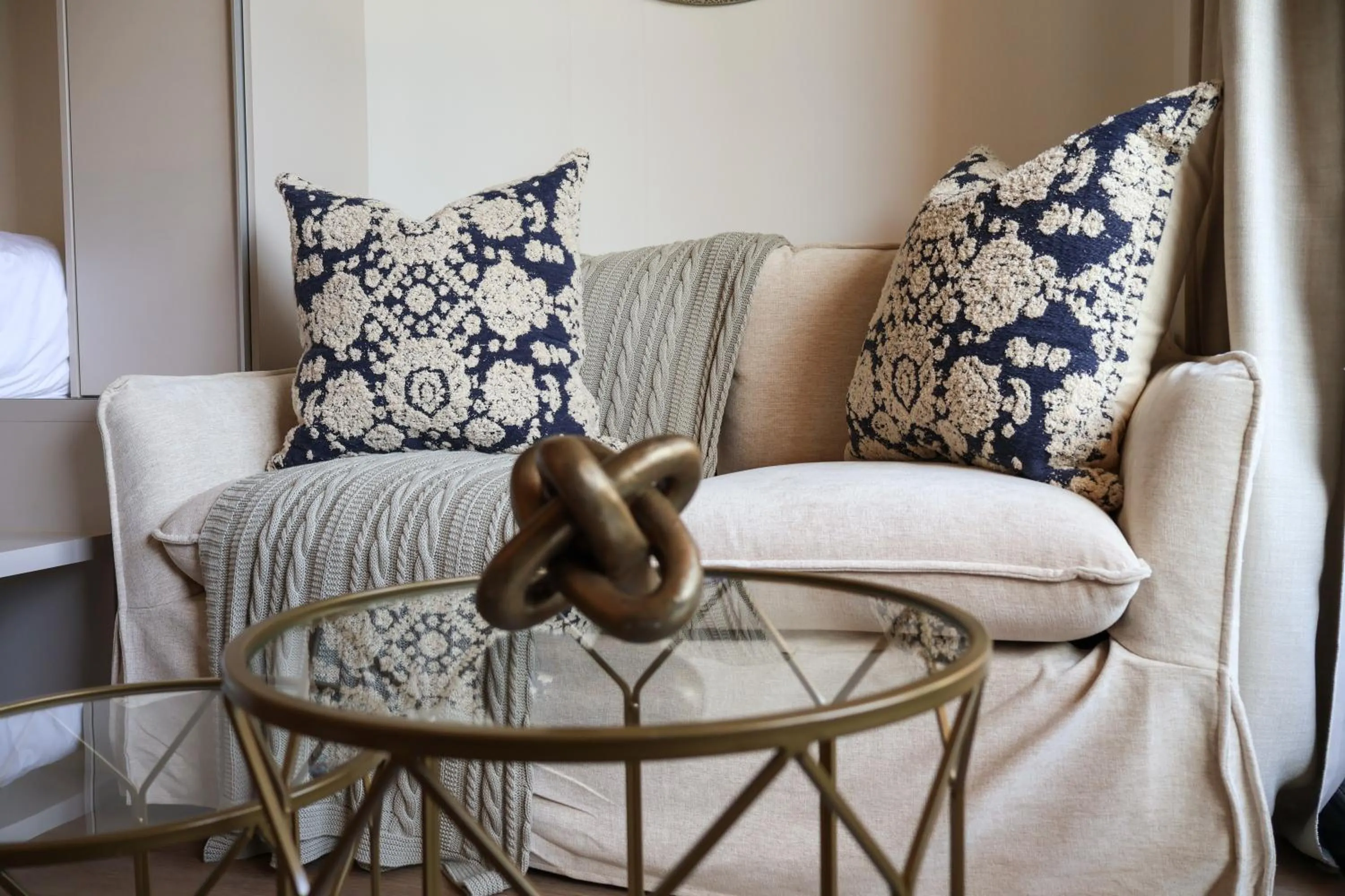 Living room in EIGHTY2 ON M - Fluent Serviced Apartments