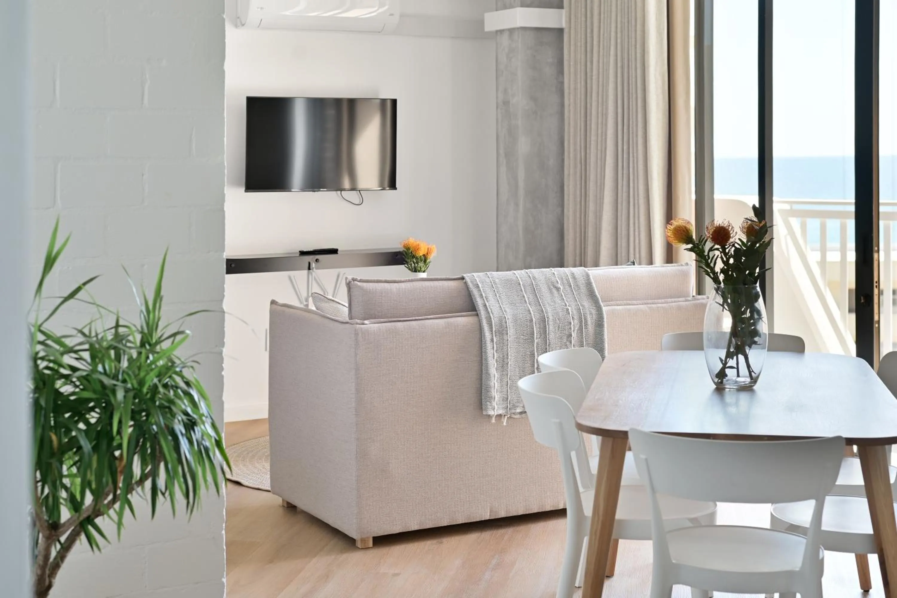 TV and multimedia in EIGHTY2 ON M - Fluent Serviced Apartments