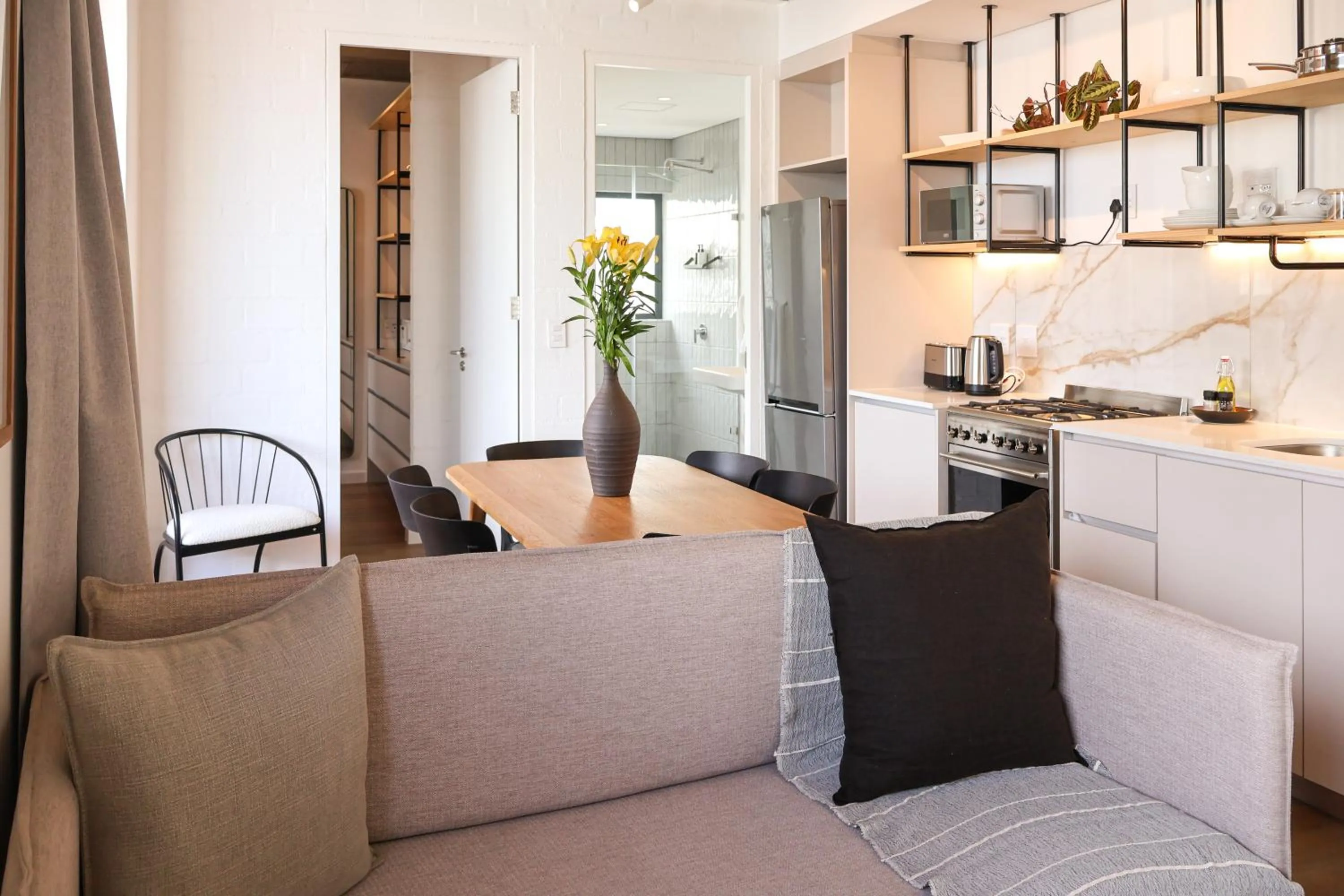 Kitchen or kitchenette in EIGHTY2 ON M - Fluent Serviced Apartments