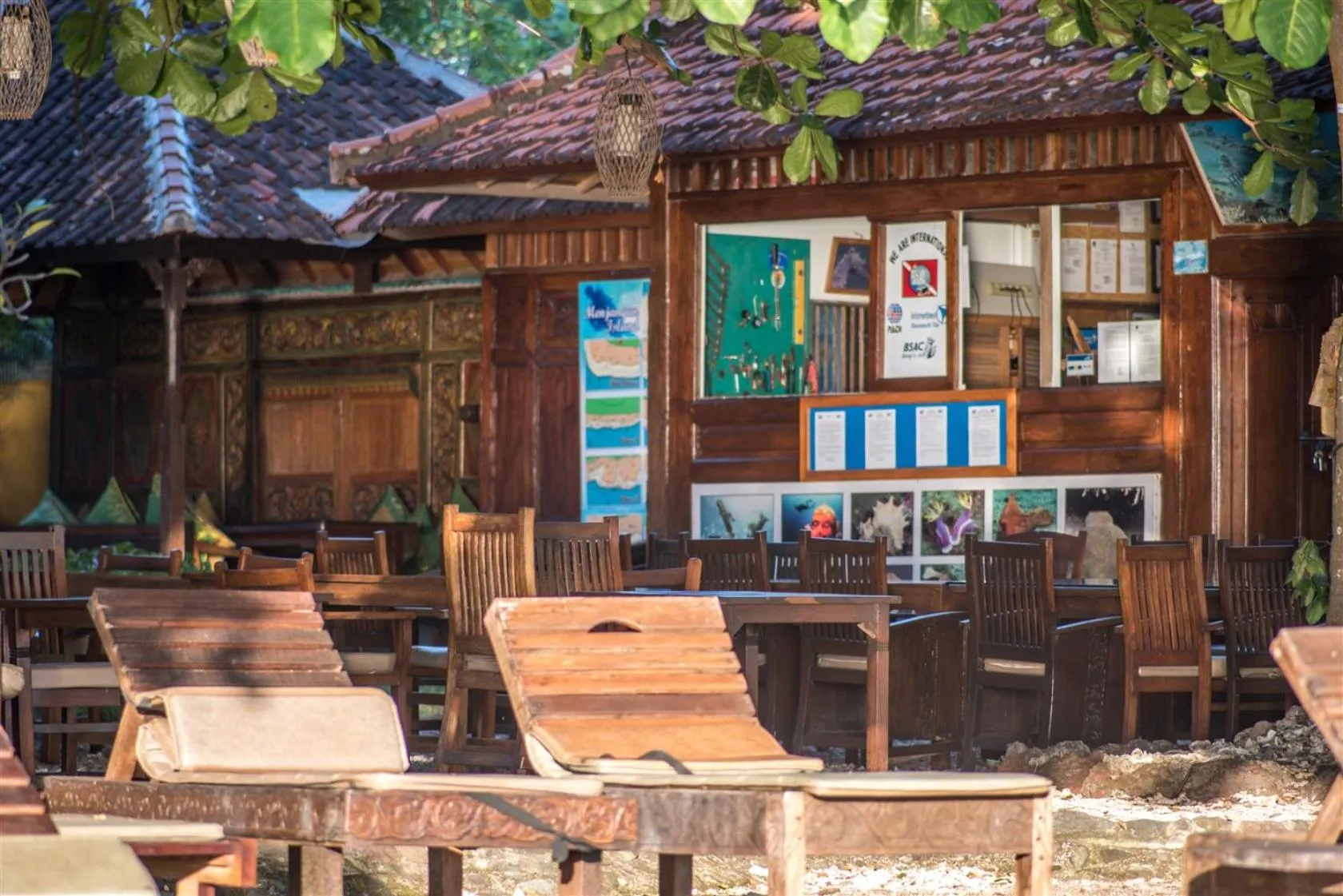 sunbed in Hotel Pondok Sari Beach & SPA Resort