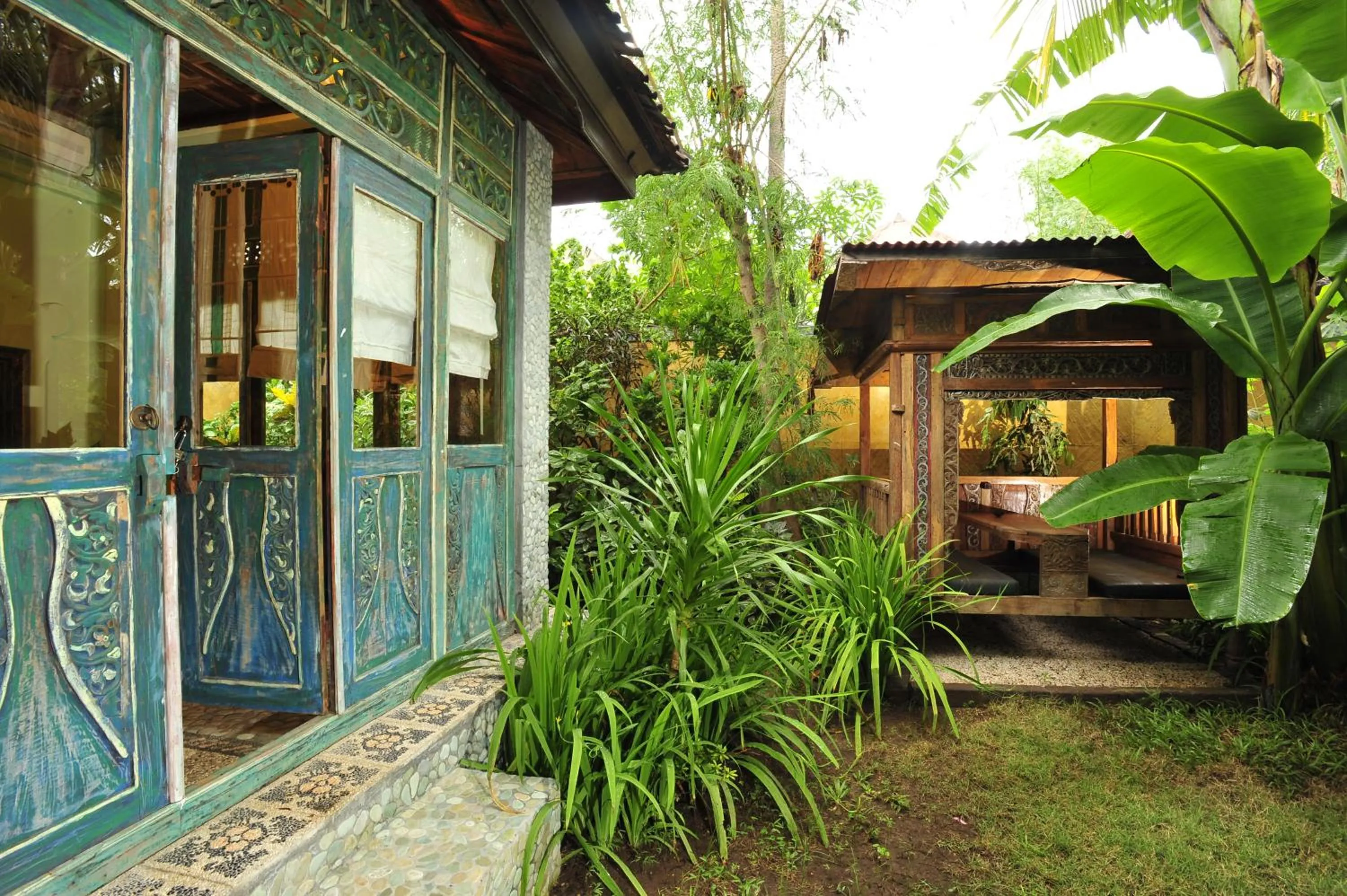 Garden in Hotel Pondok Sari Beach & SPA Resort