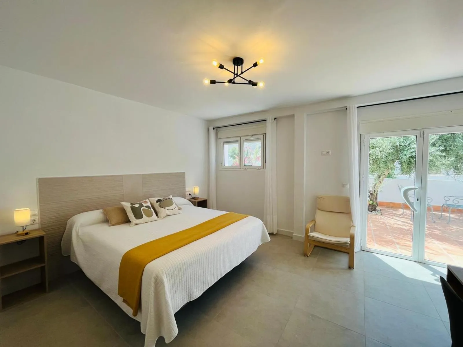 Bed in HOTEL MUSEO Lucainena