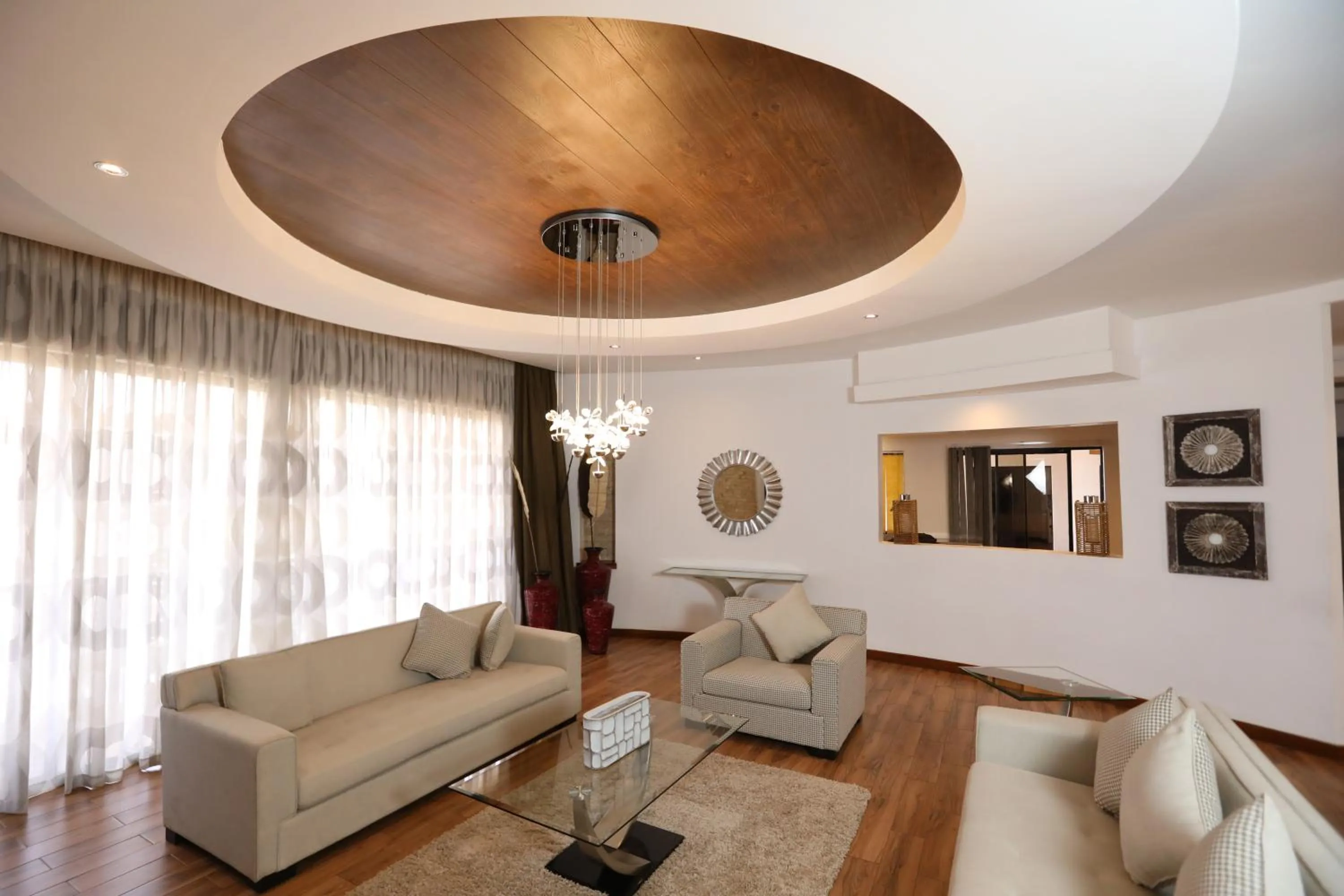 TV and multimedia in Bidwood Suite Hotel