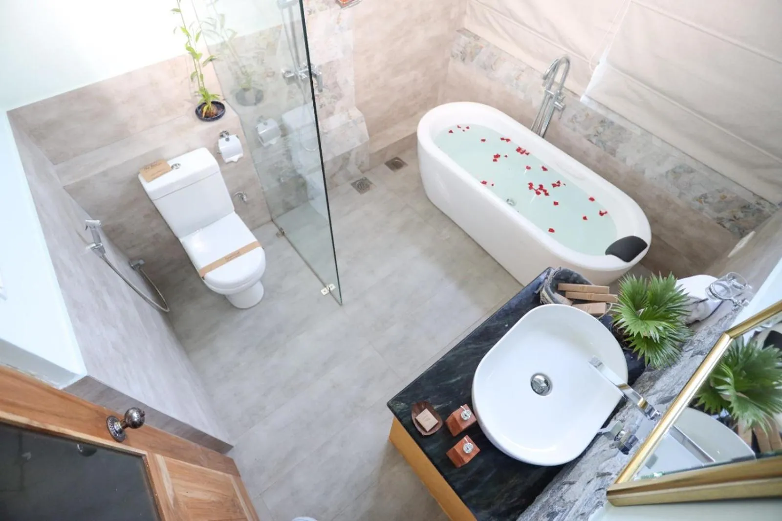 Shower in The Feel Luxury Boutique Hotel Ella