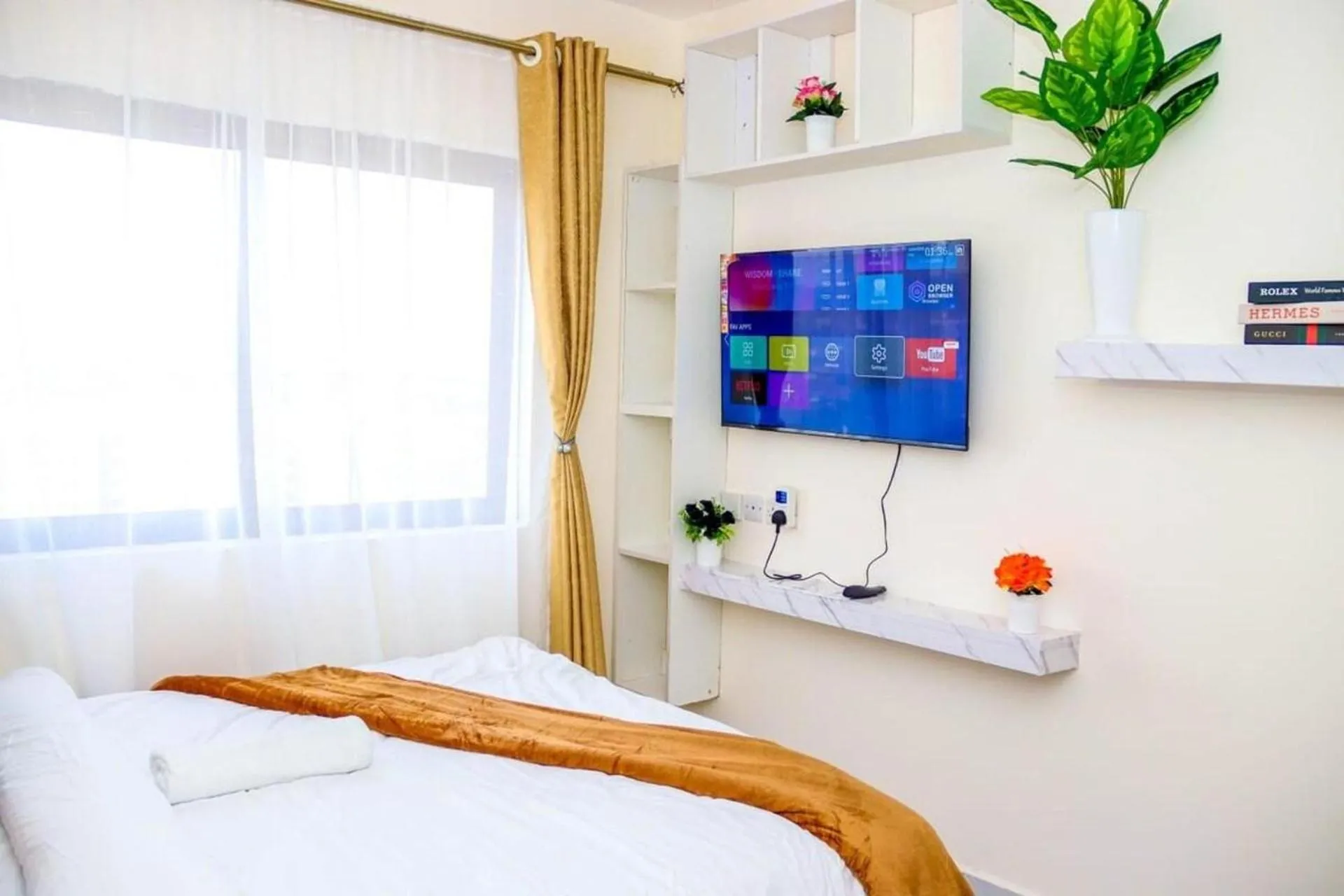 Bed in Studio Sleeps 2 with 24hr Check-in