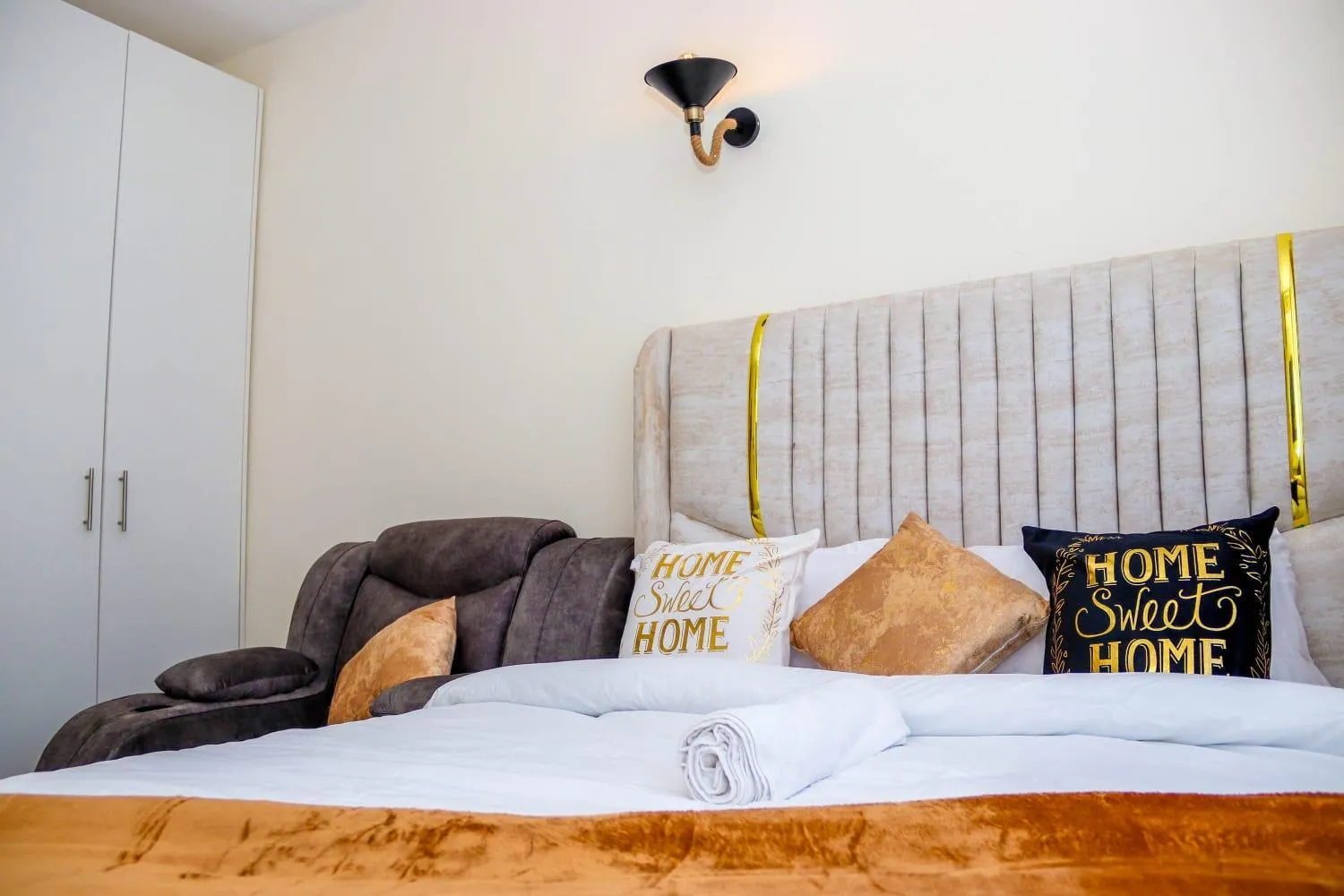 Bed in Studio Sleeps 2 with 24hr Check-in