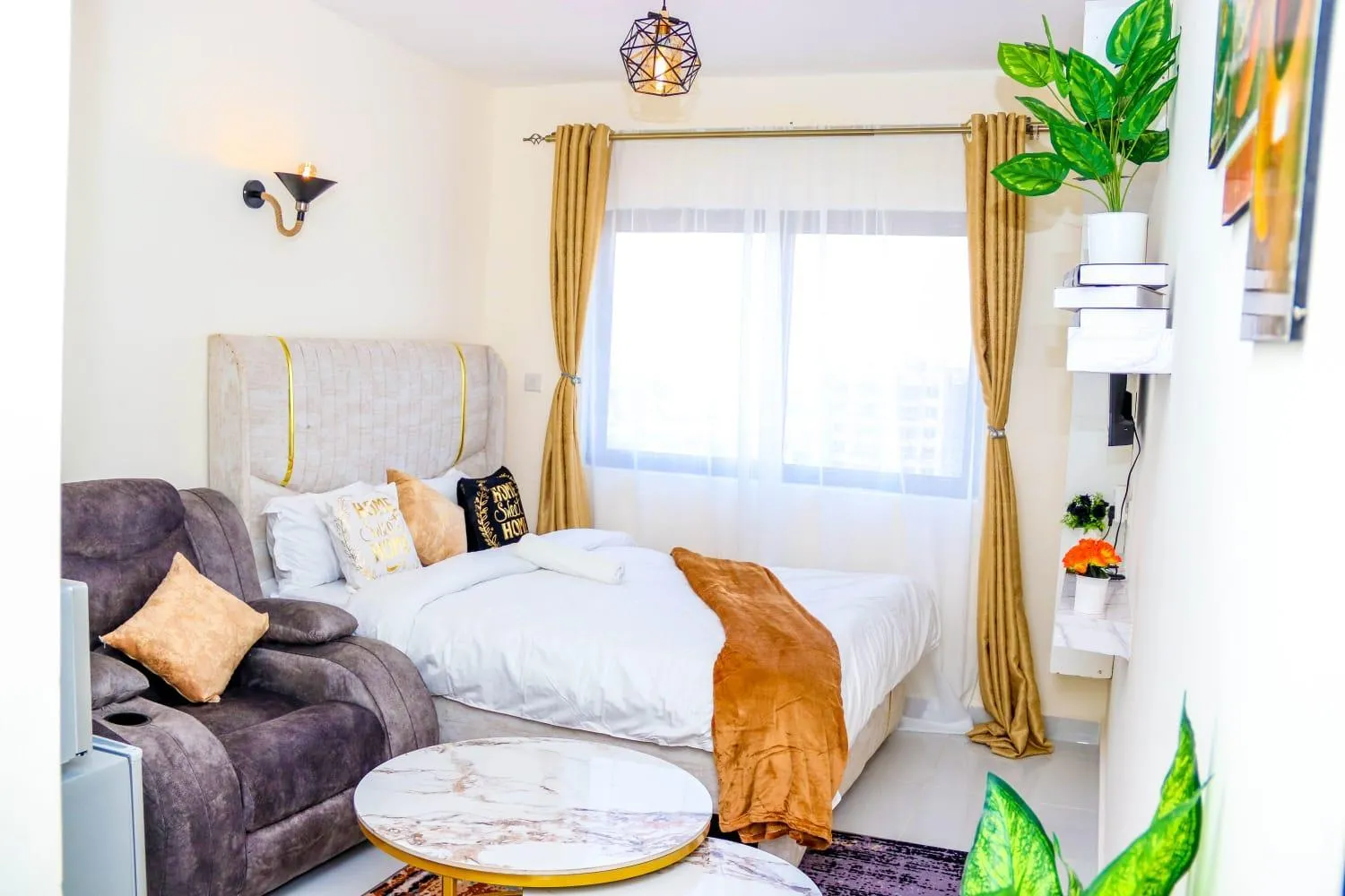 Seating area, Bed in Studio Sleeps 2 with 24hr Check-in