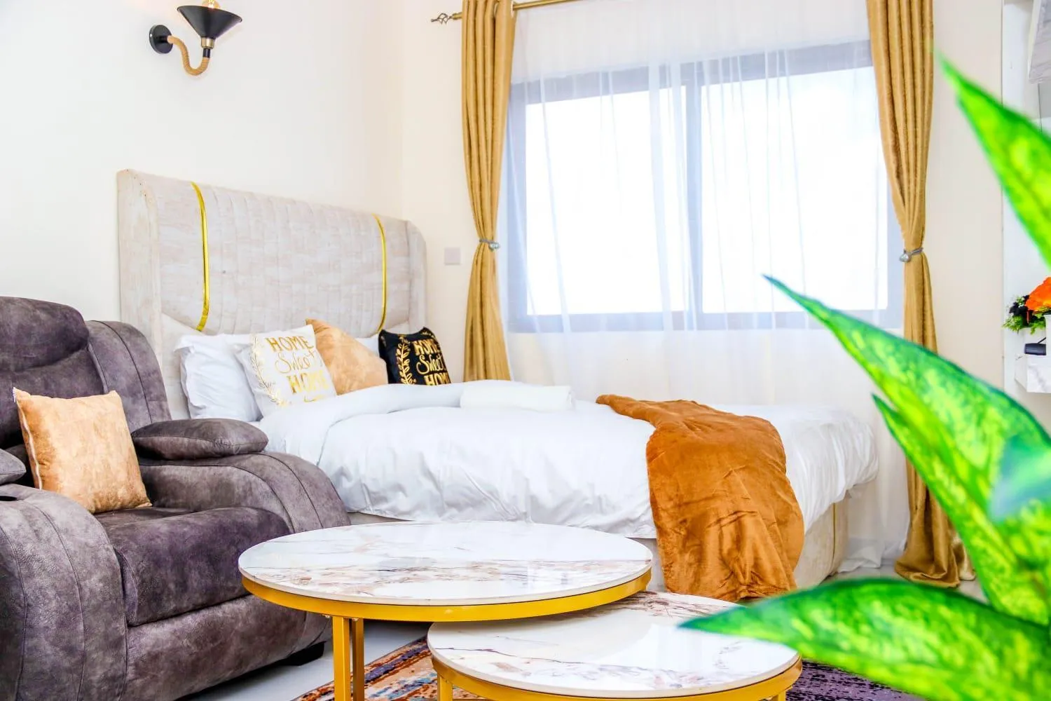 Bedroom, Bed in Studio Sleeps 2 with 24hr Check-in