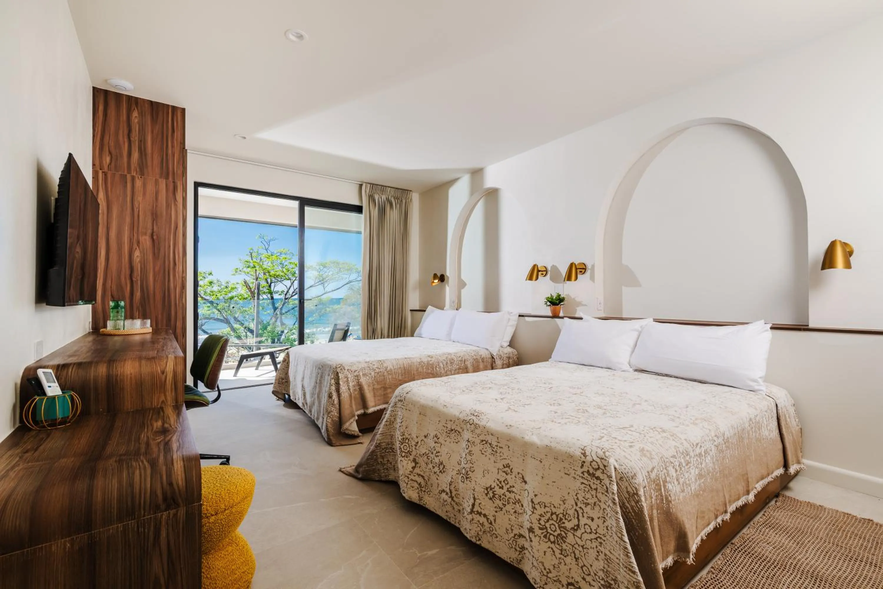 Photo of the whole room, Bed in Iguana Surf Camp