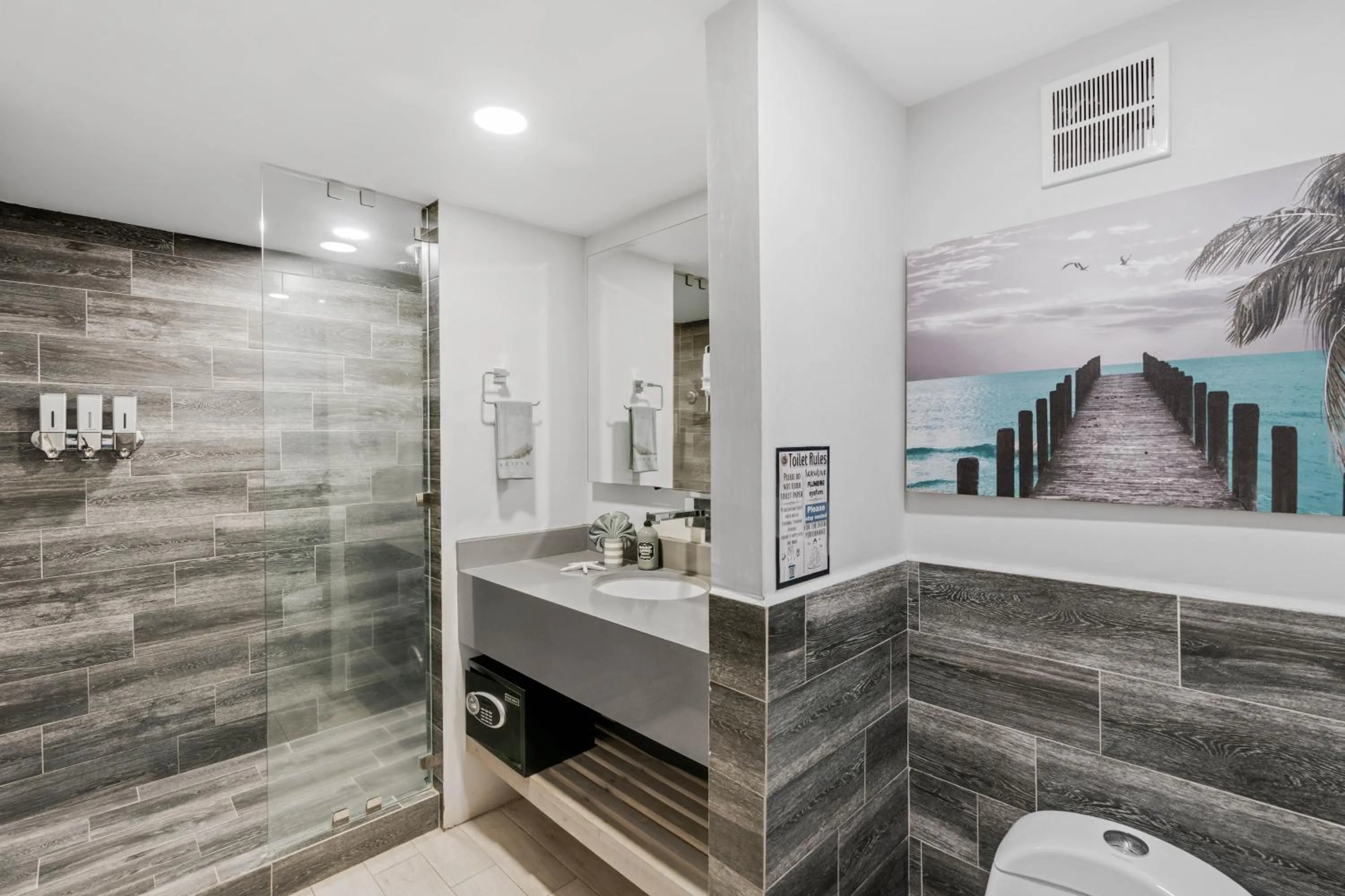 Shower in Iguana Surf Camp