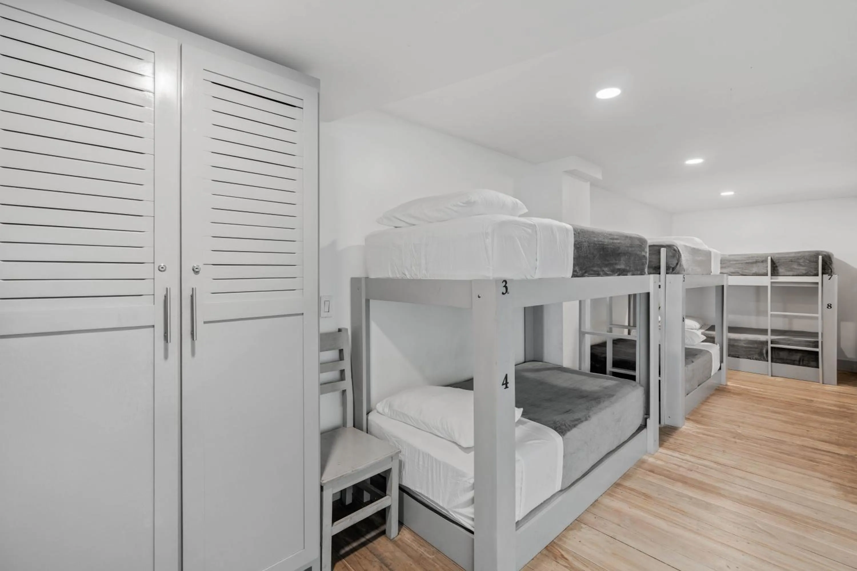 Photo of the whole room, Bed in Iguana Surf Camp