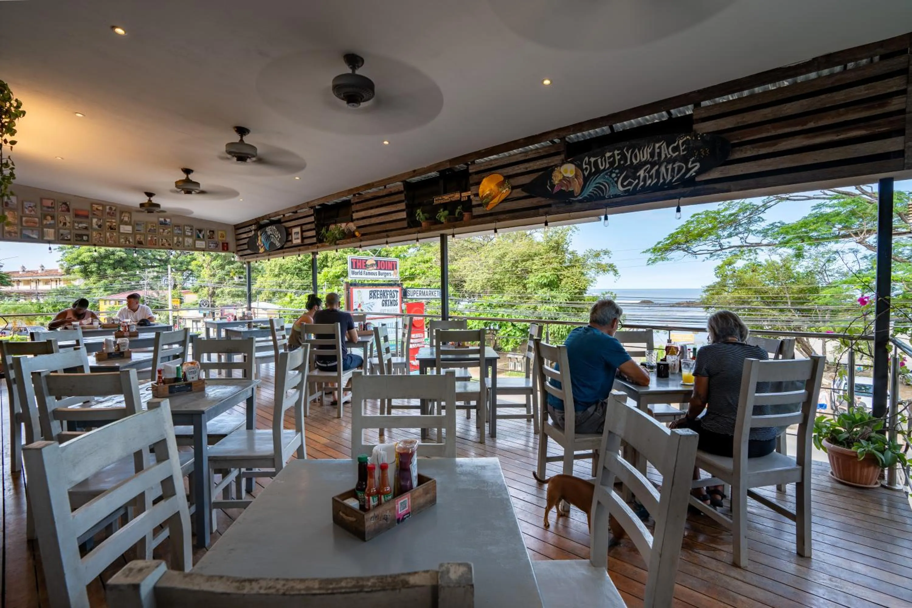 Restaurant/places to eat in Iguana Surf Camp