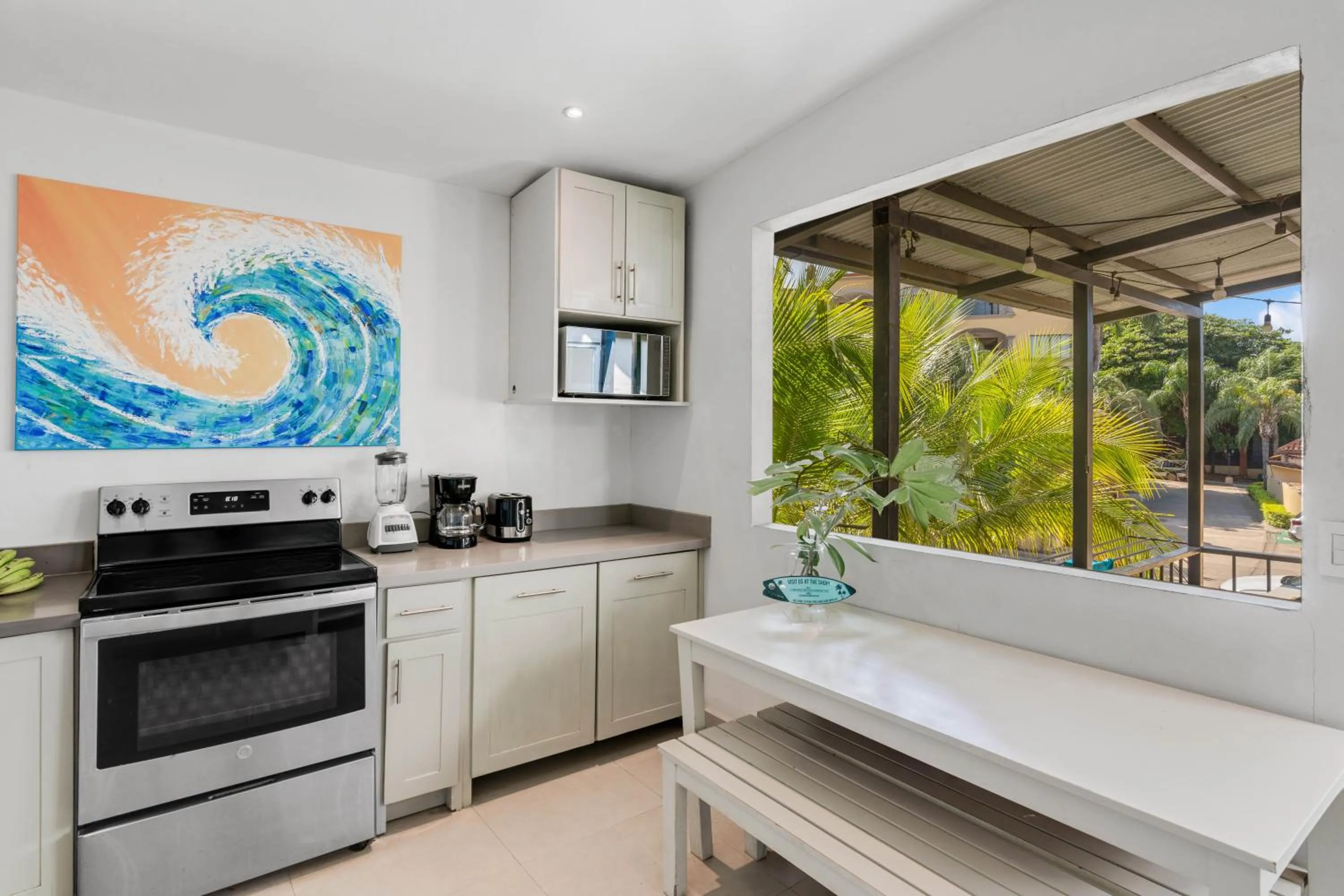 Kitchen or kitchenette in Iguana Surf Camp