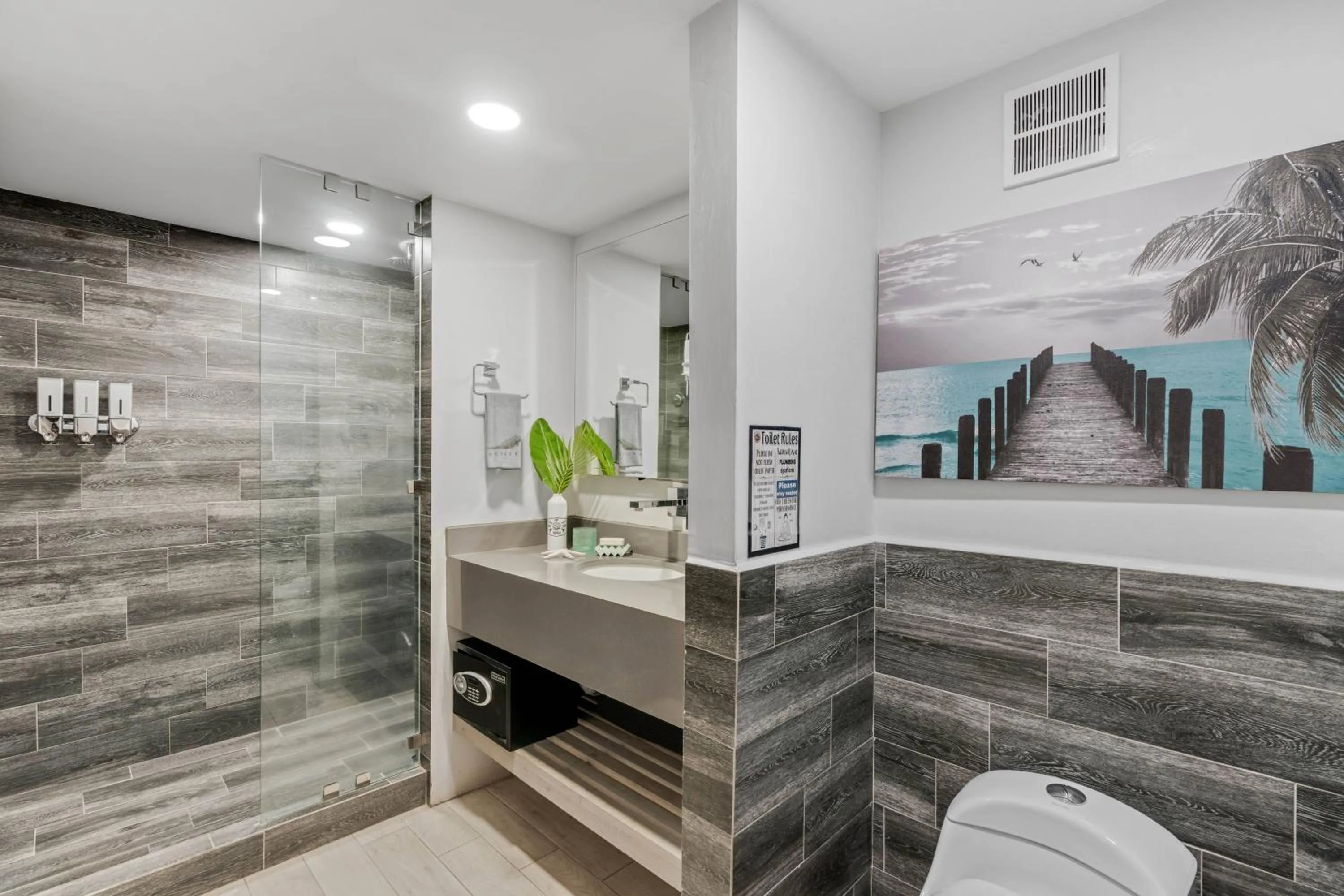 Shower in Iguana Surf Camp