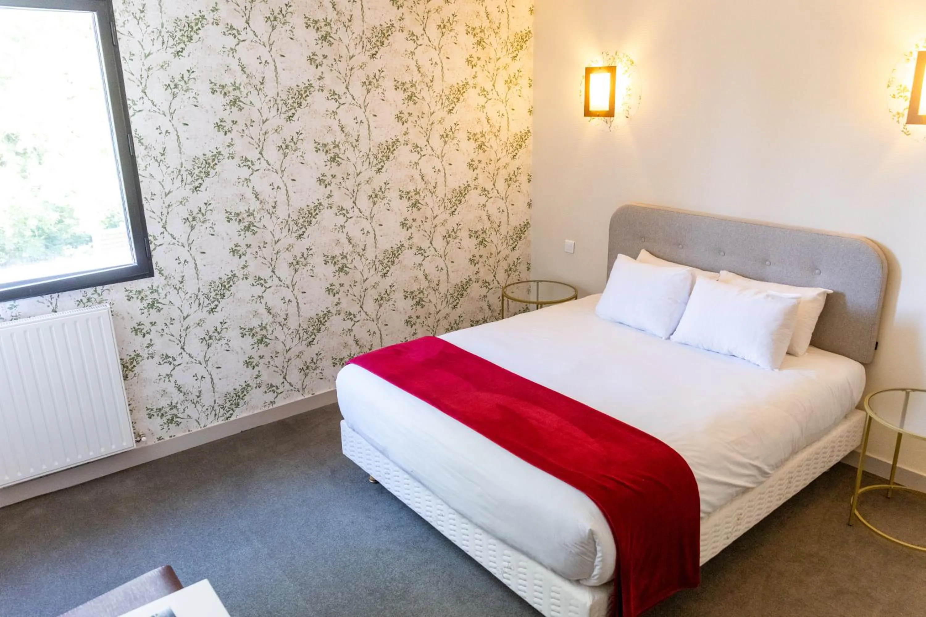 Bed in Auberge le Prieuré des Gourmands