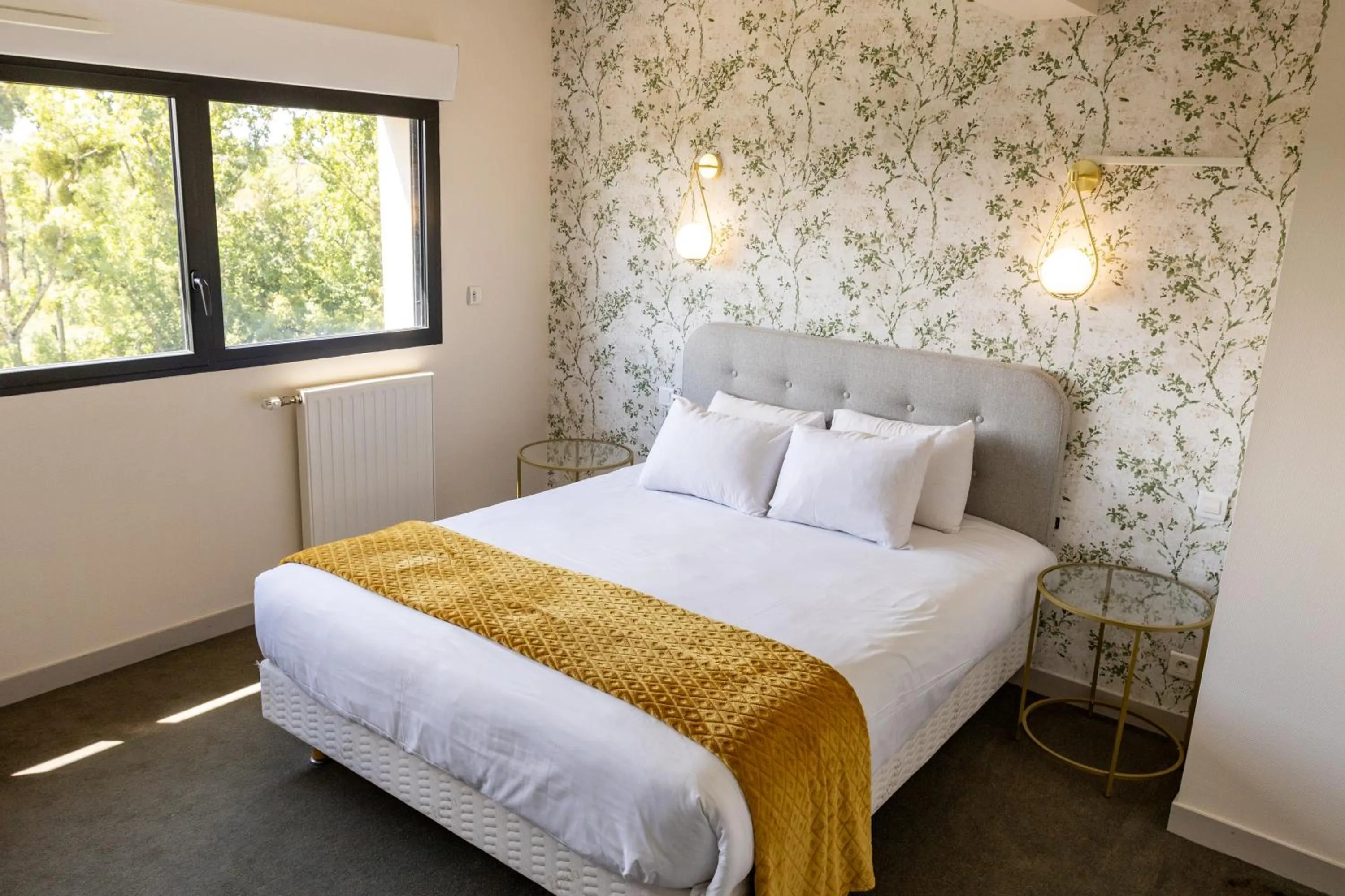 Bed in Auberge le Prieuré des Gourmands