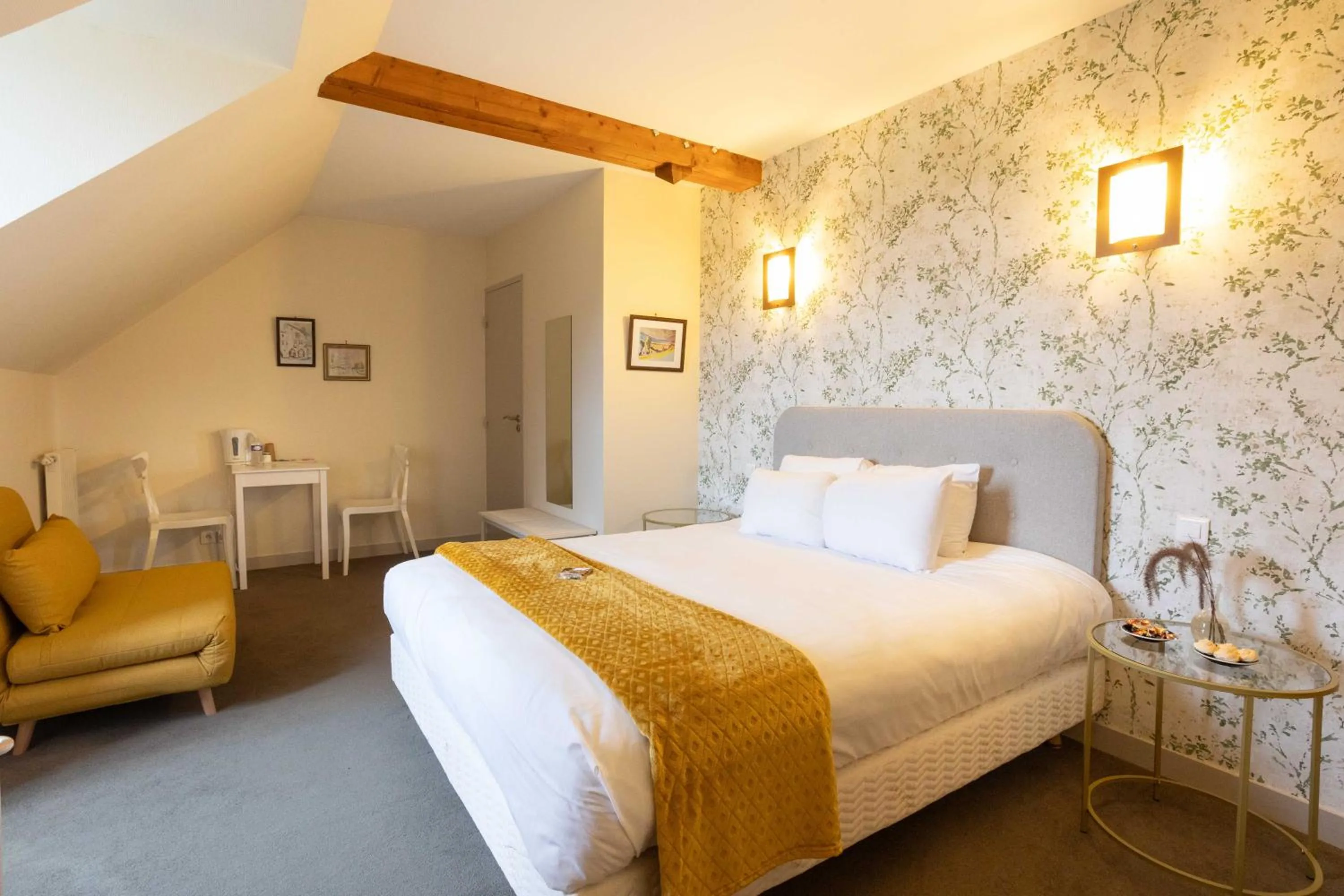 Bed in Auberge le Prieuré des Gourmands