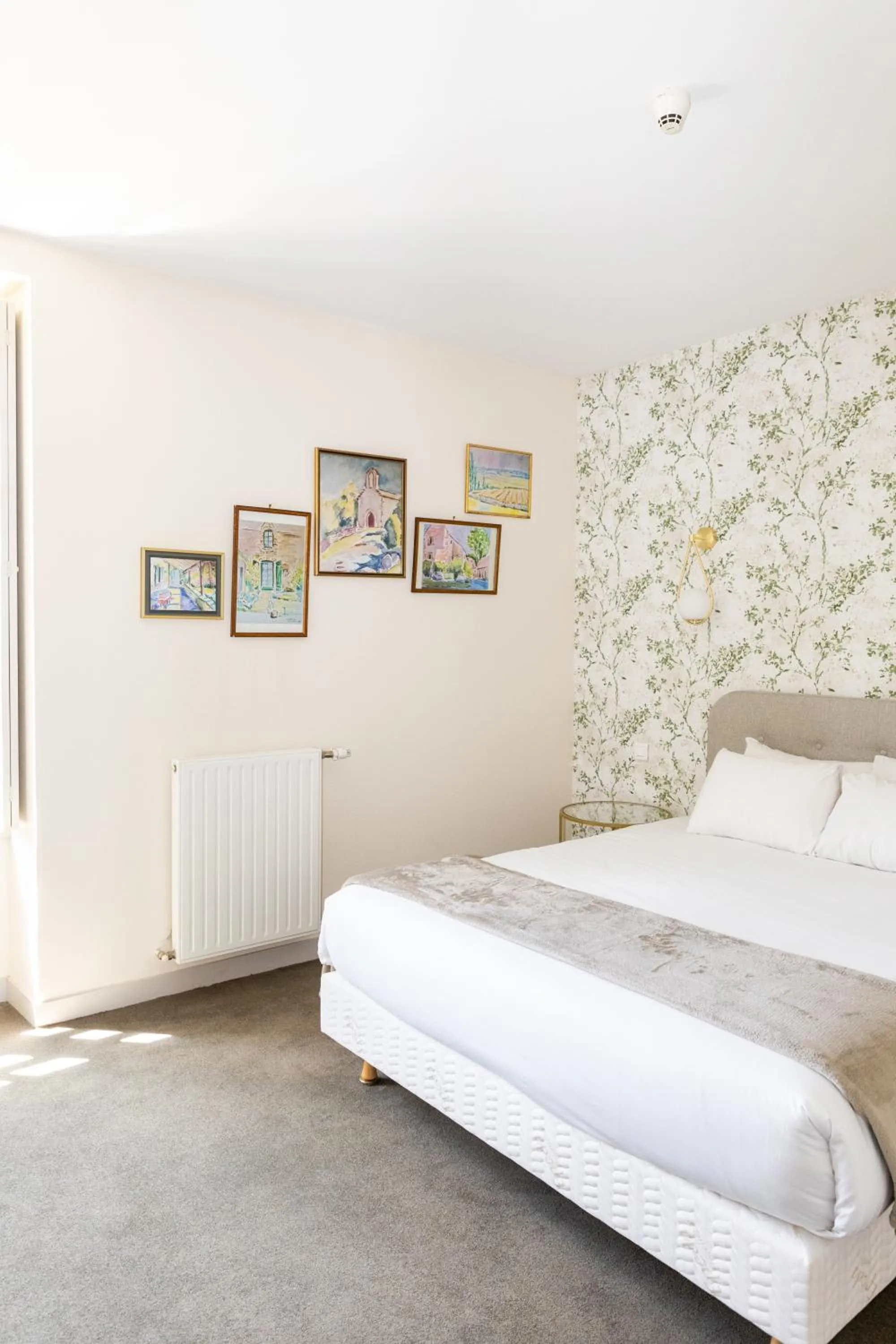 Bed in Auberge le Prieuré des Gourmands