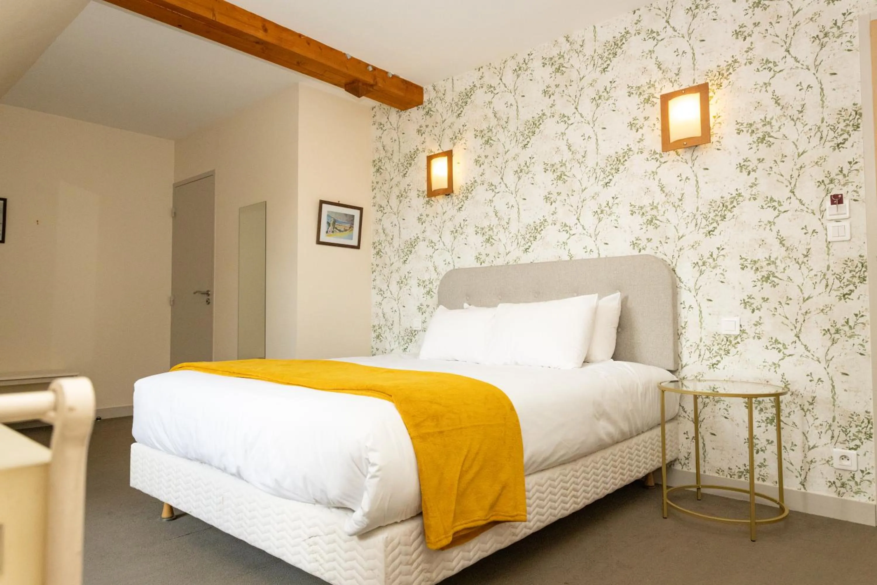 Bed in Auberge le Prieuré des Gourmands