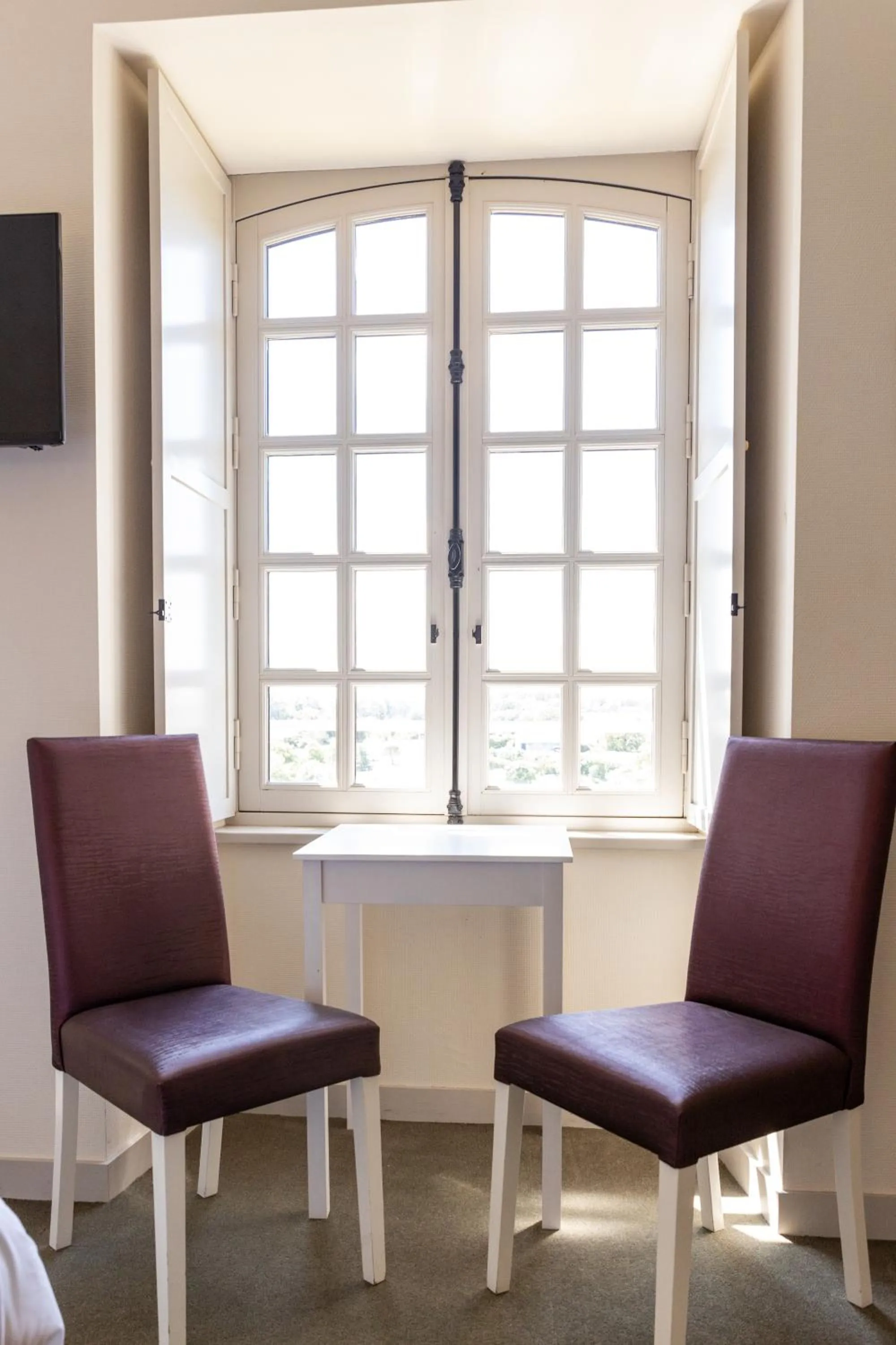 Garden view in Auberge le Prieuré des Gourmands