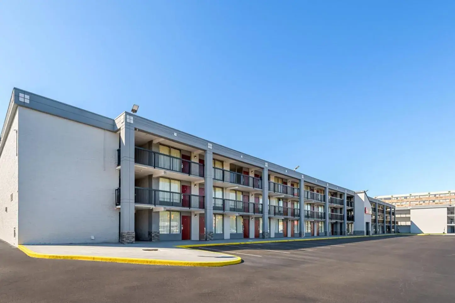 Property building in HomeTowne Studios by Red Roof Richmond - Airport Sandston Property building in HomeTowne Studios by Red Roof Richmond - Airport Sandston