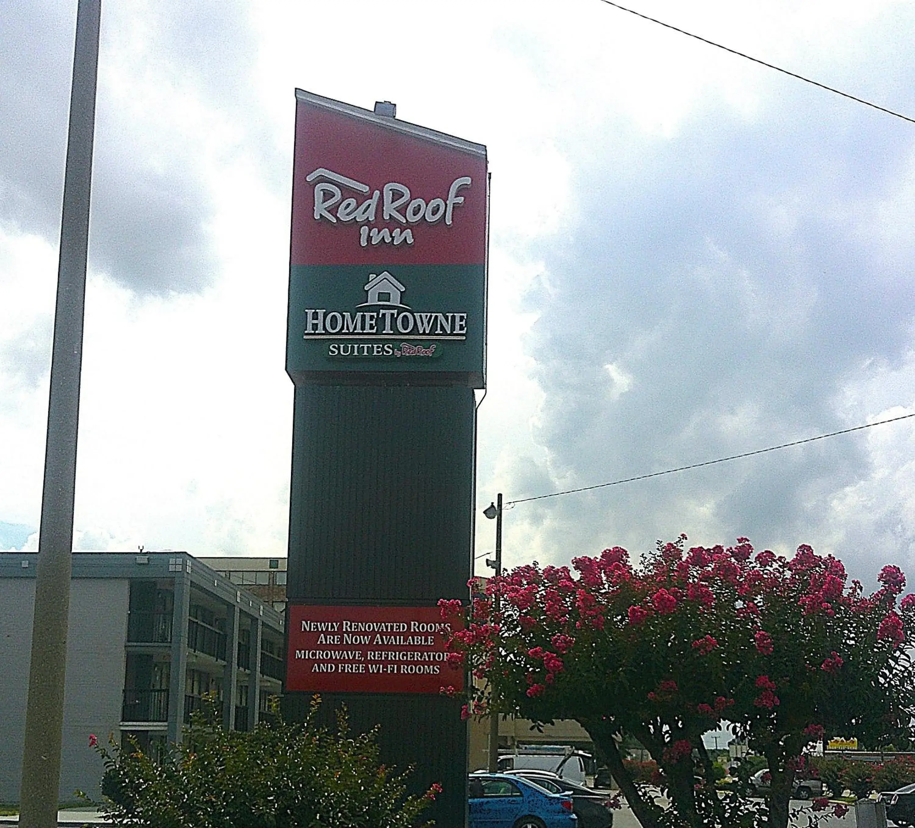 Property building in HomeTowne Studios by Red Roof Richmond - Airport Sandston Property building in HomeTowne Studios by Red Roof Richmond - Airport Sandston