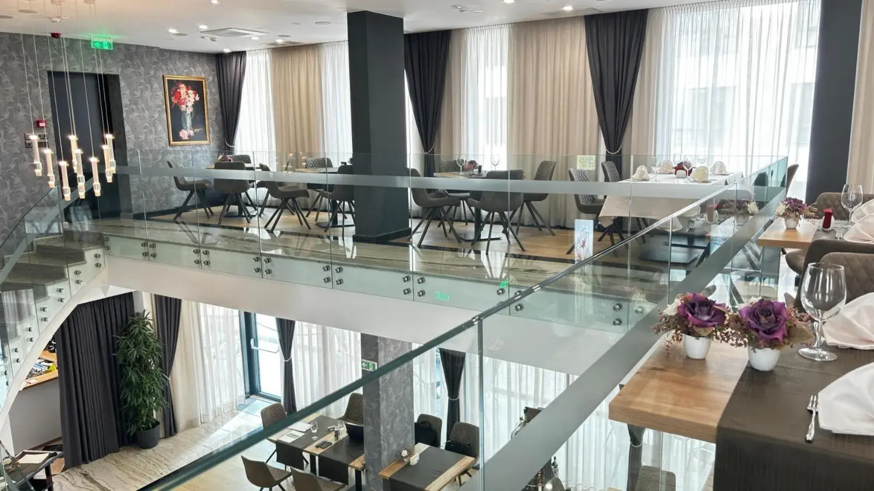 Restaurant/places to eat in Blue Star Luxury Hotel Restaurant/places to eat in Blue Star Luxury Hotel